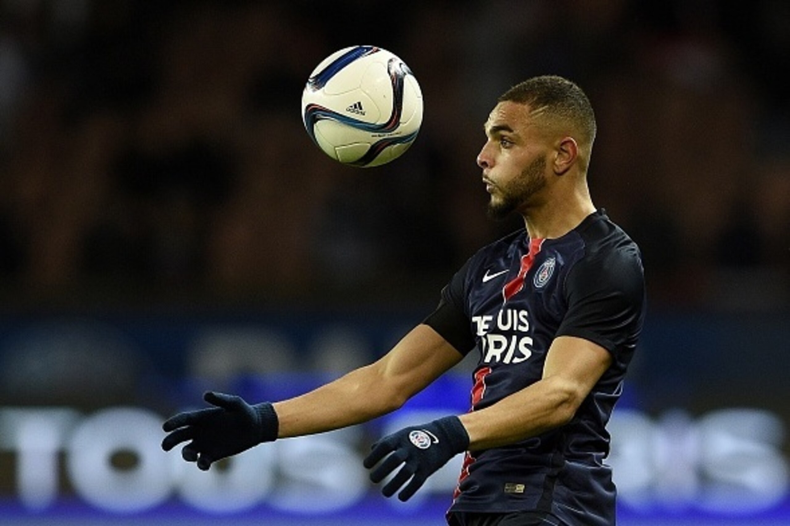 Paris Saint-Germain's French defender Layvin Kurzawa controls the ball during the French L1 football match between Paris Saint-Germain (PSG) and Troyes at the Parc des Princes stadium in Paris on November 28, 2015. AFP PHOTO / FRANCK FIFE / AFP / FRANCK F