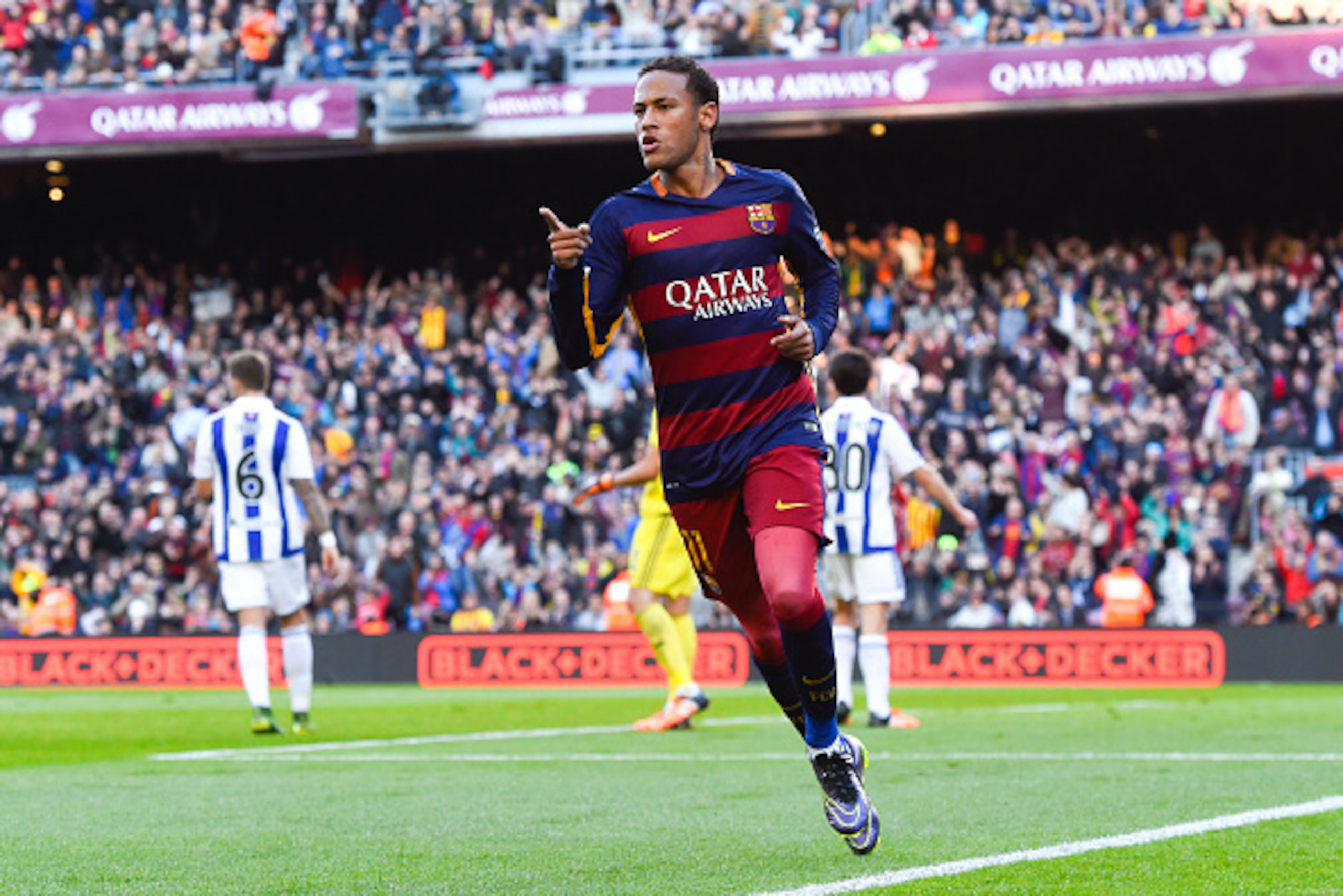 BARCELONA, SPAIN - NOVEMBER 28:  Neymar of FC Barcelona celebrates after scoring the opening goal during the La Liga match between FC Barcelona and Real Sociedad de Futbol at Camp Nou on November 28, 2015 in Barcelona, Spain.  (Photo by David Ramos/Getty 