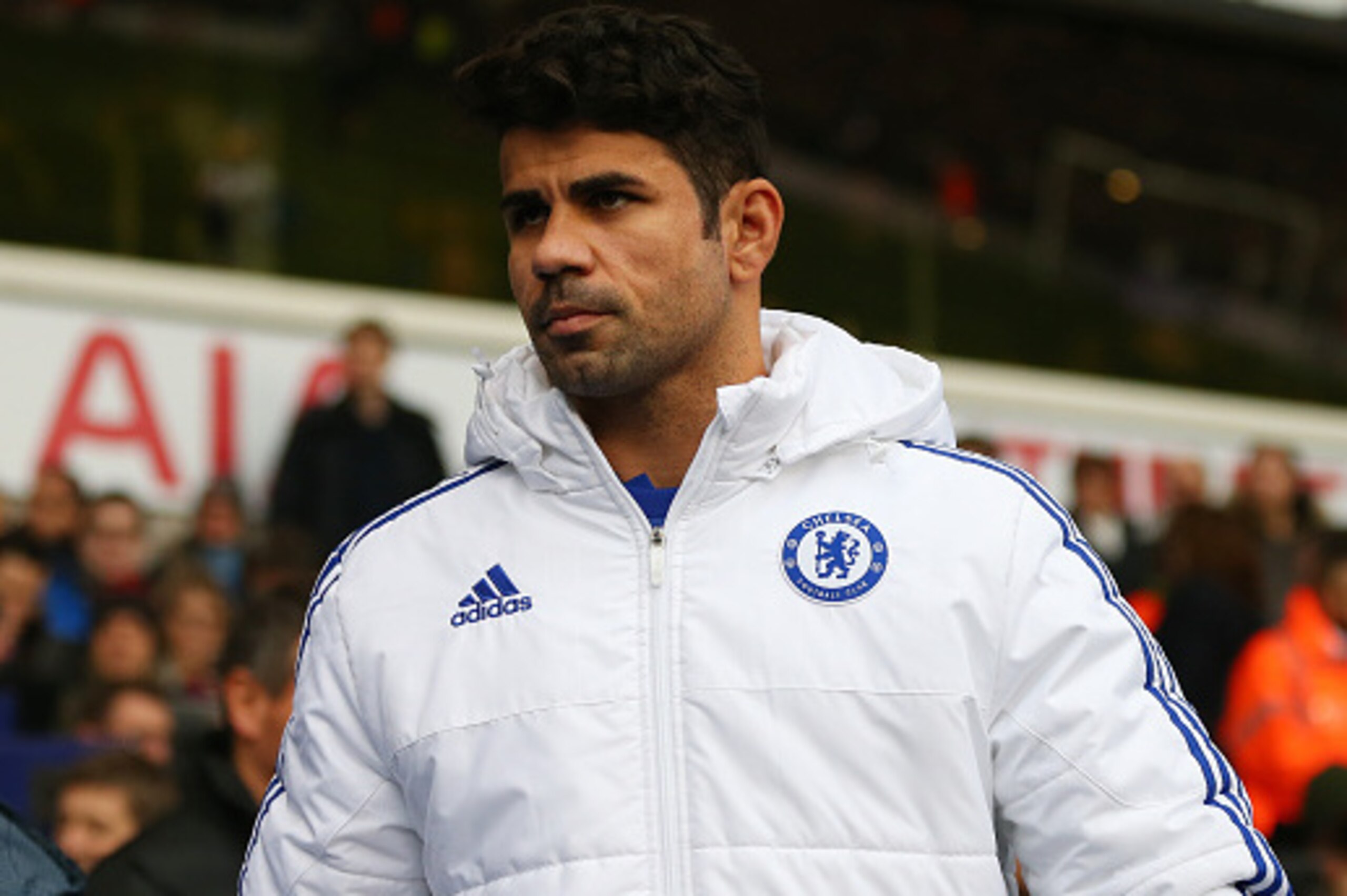 LONDON, ENGLAND - NOVEMBER 29:  Diego Costa of Chelsea makes his way to the bench before the Barclays Premier League match between Tottenham Hotspur and Chelsea at White Hart Lane on November 29, 2015 in London, England.  (Photo by Catherine Ivill - AMA/G