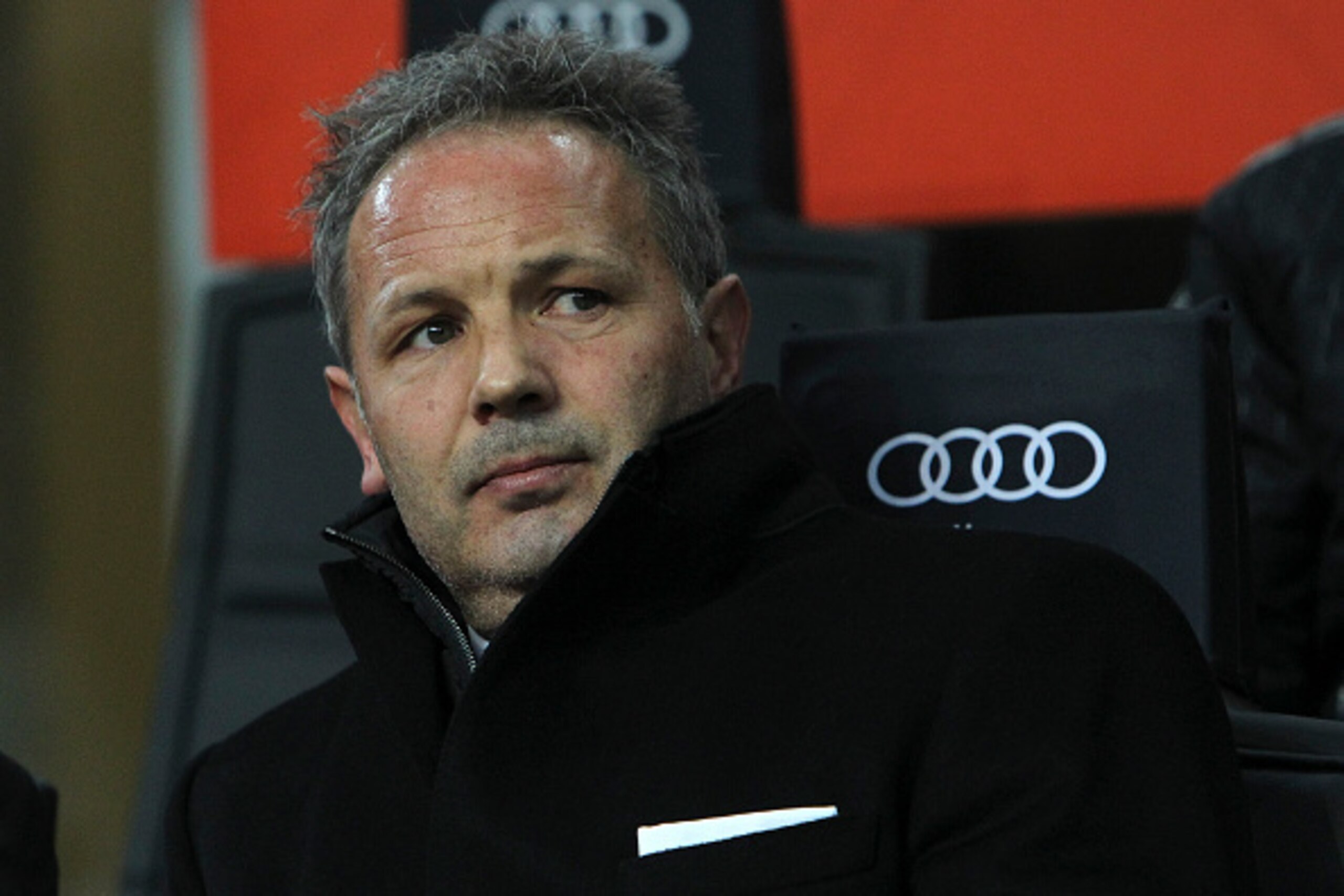 MILAN, ITALY - NOVEMBER 28: AC Milan coach Sinisa Mihajlovic looks on before the Serie A match between AC Milan and UC Sampdoria at Stadio Giuseppe Meazza on November 28, 2015 in Milan, Italy. (Photo by Marco Luzzani/Getty Images) MILAN, ITALY - NOVEMBER 28: AC Milan coach Sinisa Mihajlovic looks on before the Serie A match between AC Milan and UC Sampdoria at Stadio Giuseppe Meazza on November 28, 2015 in Milan, Italy. (Photo by Marco Luzzani/Getty Images)