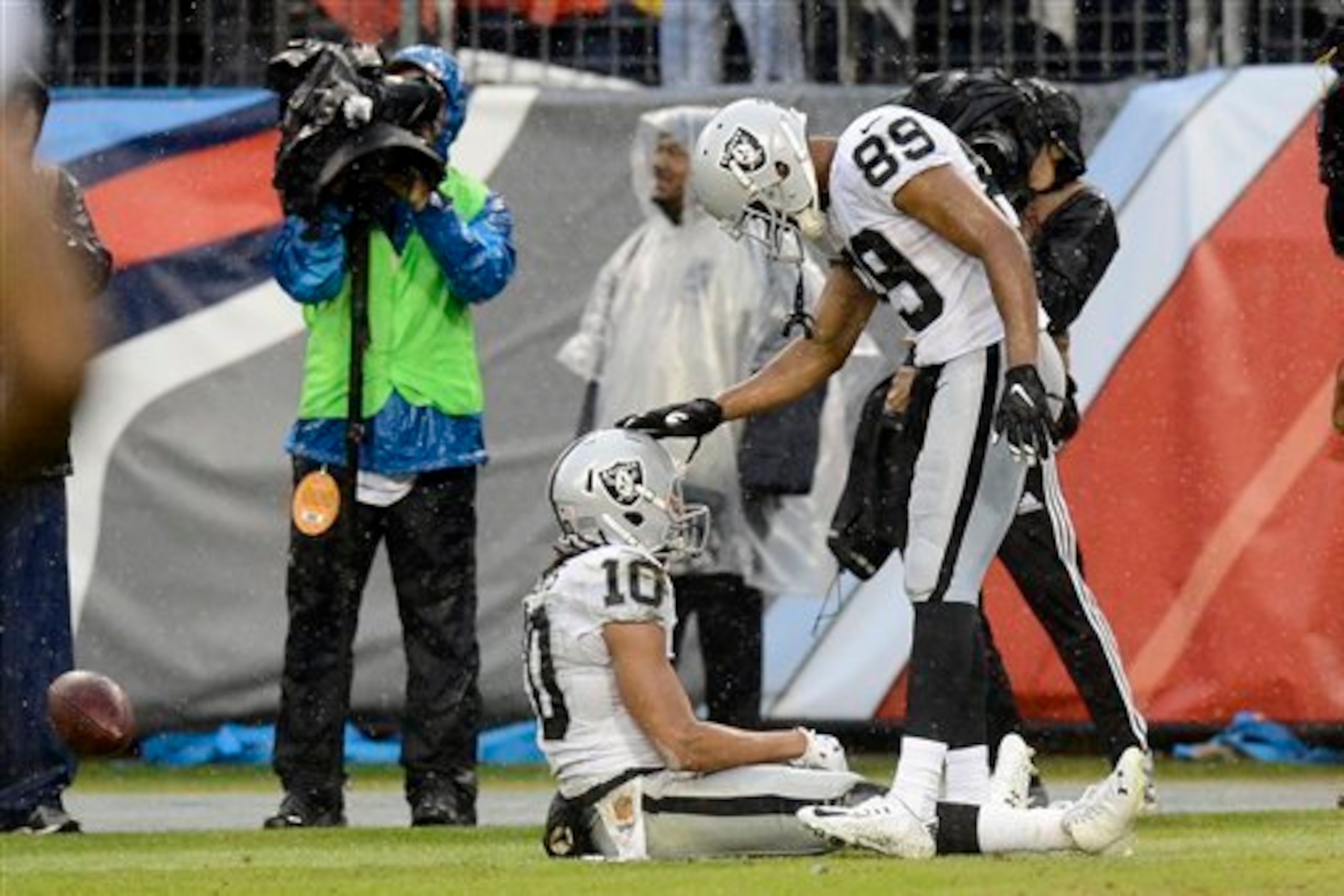 Raiders wideouts Amari Cooper and Seth Roberts celebrating a touchdown
