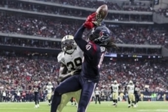 Nov 29, 2015; Houston, TX, USA; Houston Texans wide receiver DeAndre Hopkins (10) is unable to make a catch during the third quarter as New Orleans Saints cornerback Brandon Browner (39) defends at NRG Stadium. The Texans defeated the Saints 24-6. Mandato