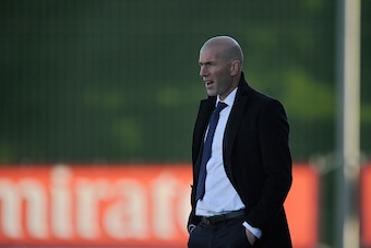 MADRID, SPAIN - FEBRUARY 08:  Head coach Zinedine Zidane of Real Madrid Castilla looks on during the Segunda Division B match between Real Madrid Castilla and Athletic Club B at Estadio Alfredo Di Stefano on February 8, 2015 in Madrid, Spain.  (Photo by D