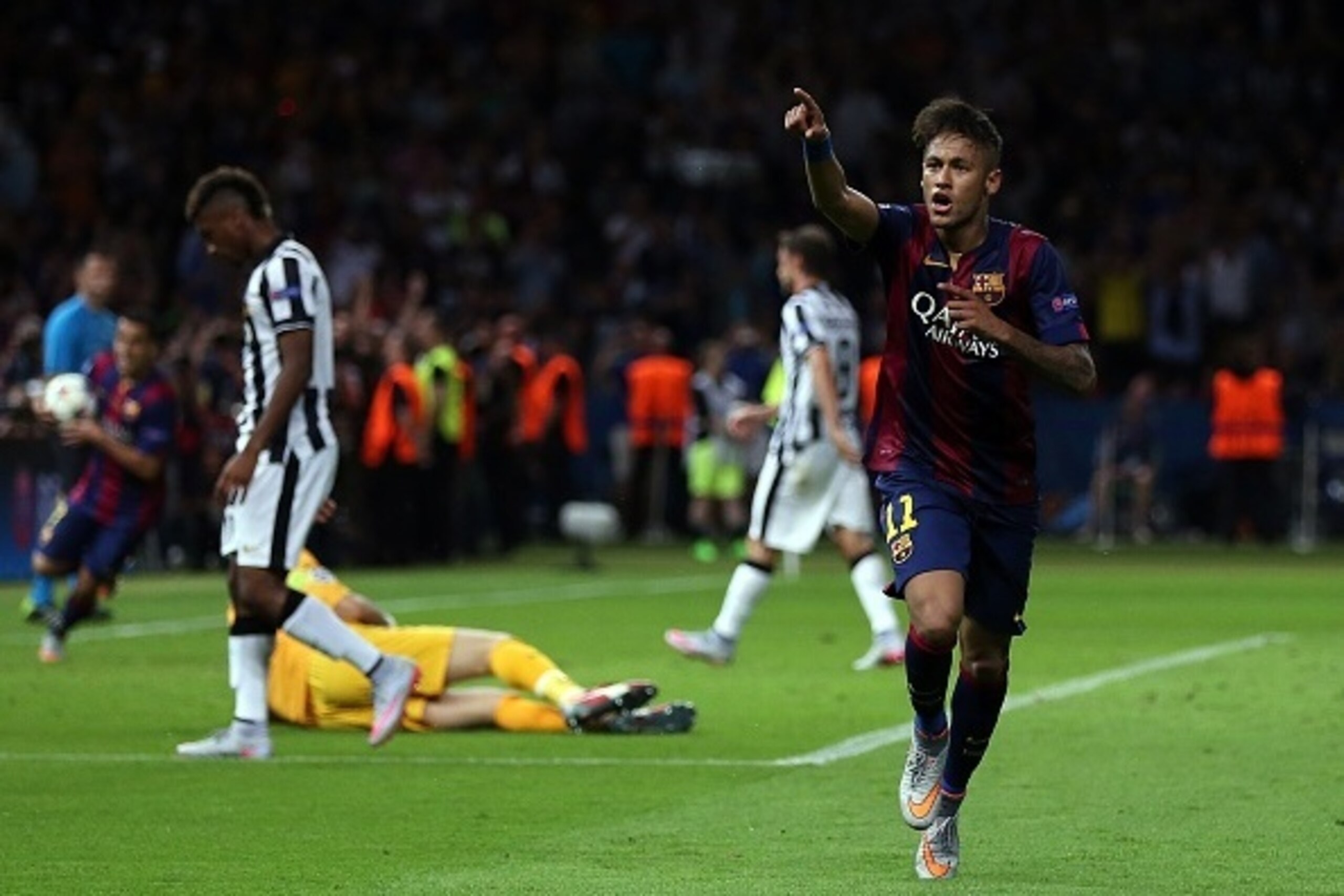 BERLIN, GERMANY - JUNE 6: Neymar of FC Barcelona celebrates scoring his side's third goal during the UEFA Champions League Final match between Juventus and FC Barcelona at the Olympiastadion on June 6, 2015 in Berlin, Germany. (Photo by Chris Brunskill Lt