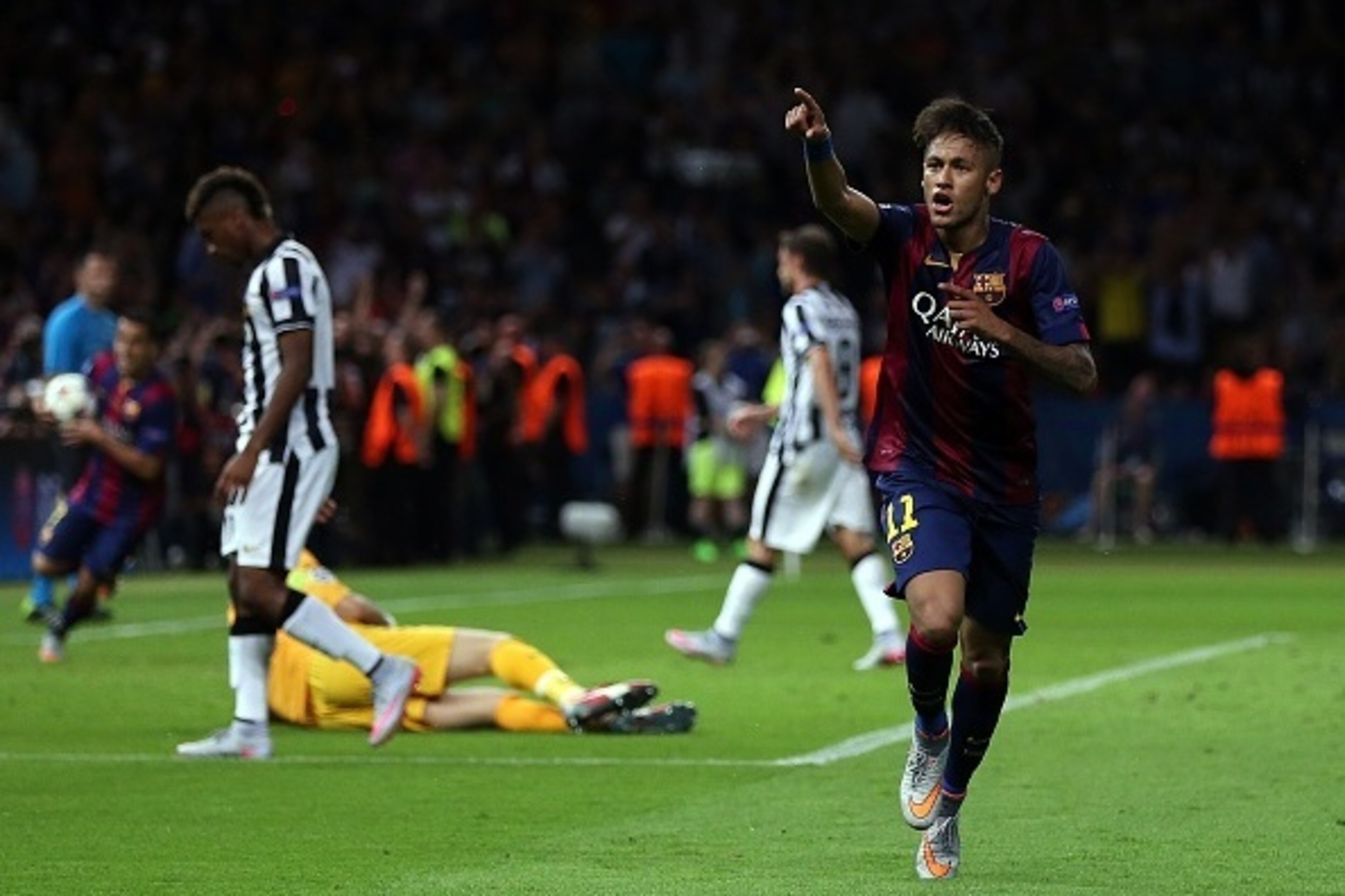 BERLIN, GERMANY - JUNE 6: Neymar of FC Barcelona celebrates scoring his side's third goal during the UEFA Champions League Final match between Juventus and FC Barcelona at the Olympiastadion on June 6, 2015 in Berlin, Germany. (Photo by Chris Brunskill Lt BERLIN, GERMANY - JUNE 6: Neymar of FC Barcelona celebrates scoring his side's third goal during the UEFA Champions League Final match between Juventus and FC Barcelona at the Olympiastadion on June 6, 2015 in Berlin, Germany. (Photo by Chris Brunskill Lt
