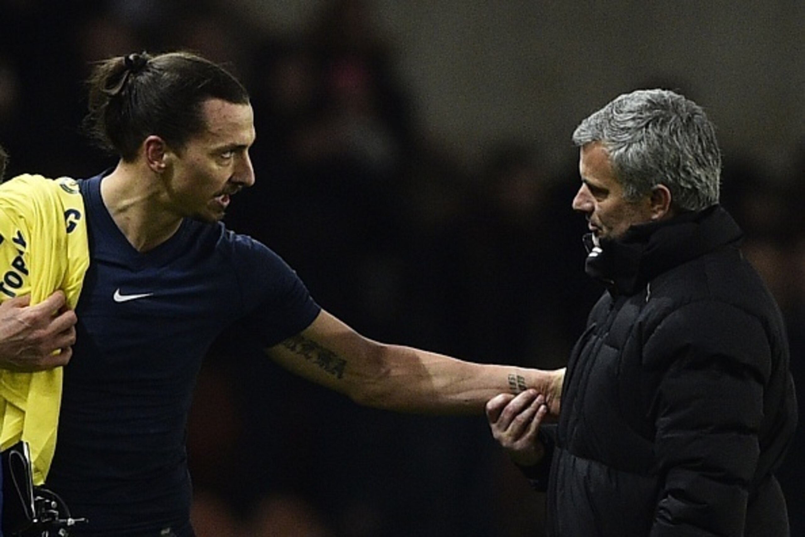 Paris Saint-Germain's Swedish midfielder Zlatan Ibrahimovic speaks with Chelsea's Portuguese manager Jose Mourinho (R) at the end of the UEFA Champions League round of 16 football match between Paris Saint-Germain (PSG) and Chelsea at the Parc des Princes