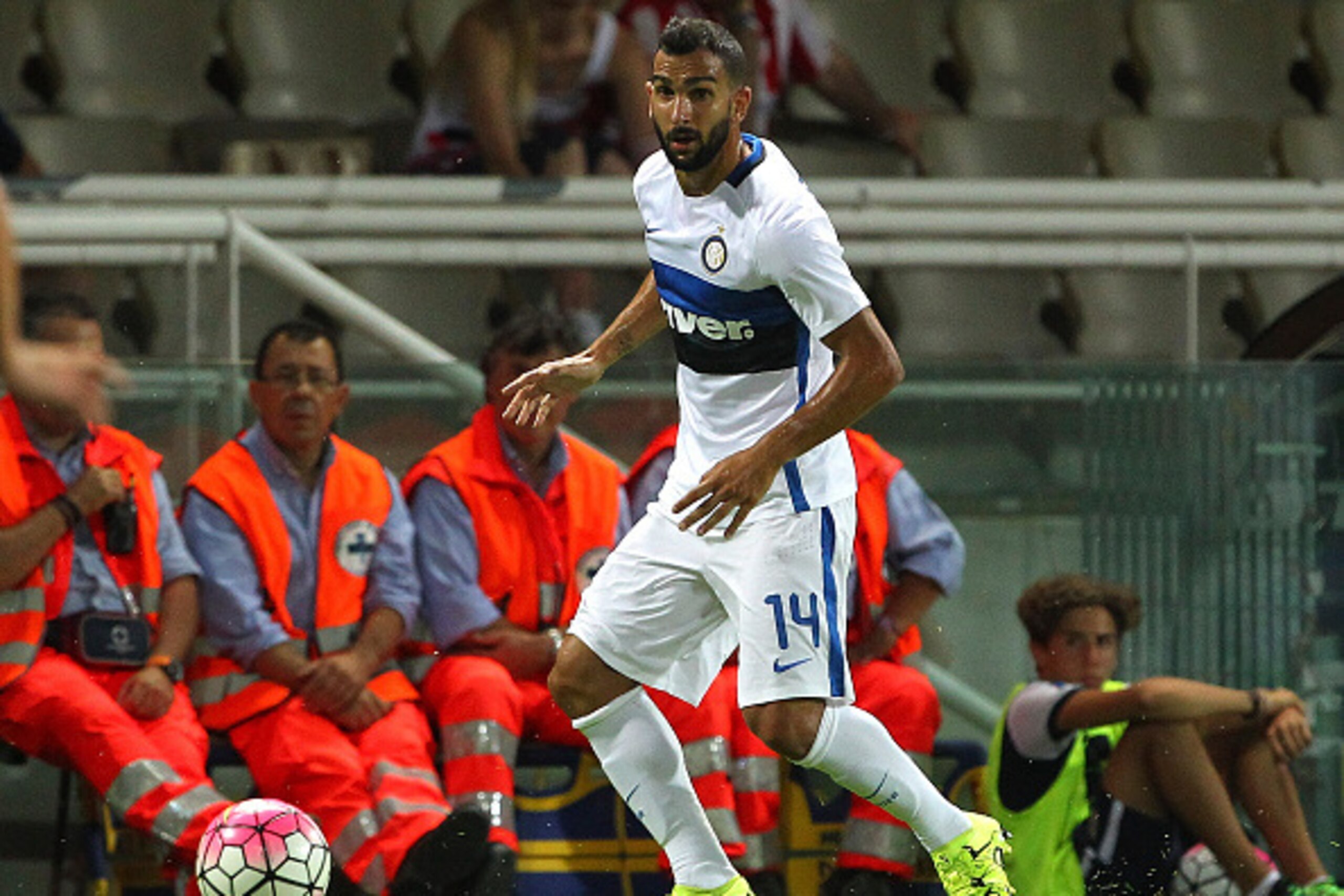 PARMA, ITALY - AUGUST 08:  Martin Montoya of FC Internazionale in action during the pre-season friendly match between FC Internazionale and Athletic Club Bilbao at Stadio Ennio Tardini on August 8, 2015 in Parma, Italy.  (Photo by Marco Luzzani/Getty Imag