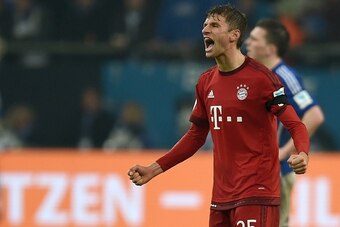 Bayern Munich's midfielder Thomas Mueller celebrates during the German first division Bundesliga football match FC Schalke 04 vs FC Bayern Munich in Gelsenkirchen, western Germany, on November 21, 2015.  AFP PHOTO / PATRIK STOLLARZ

RESTRICTIONS: DURING M
