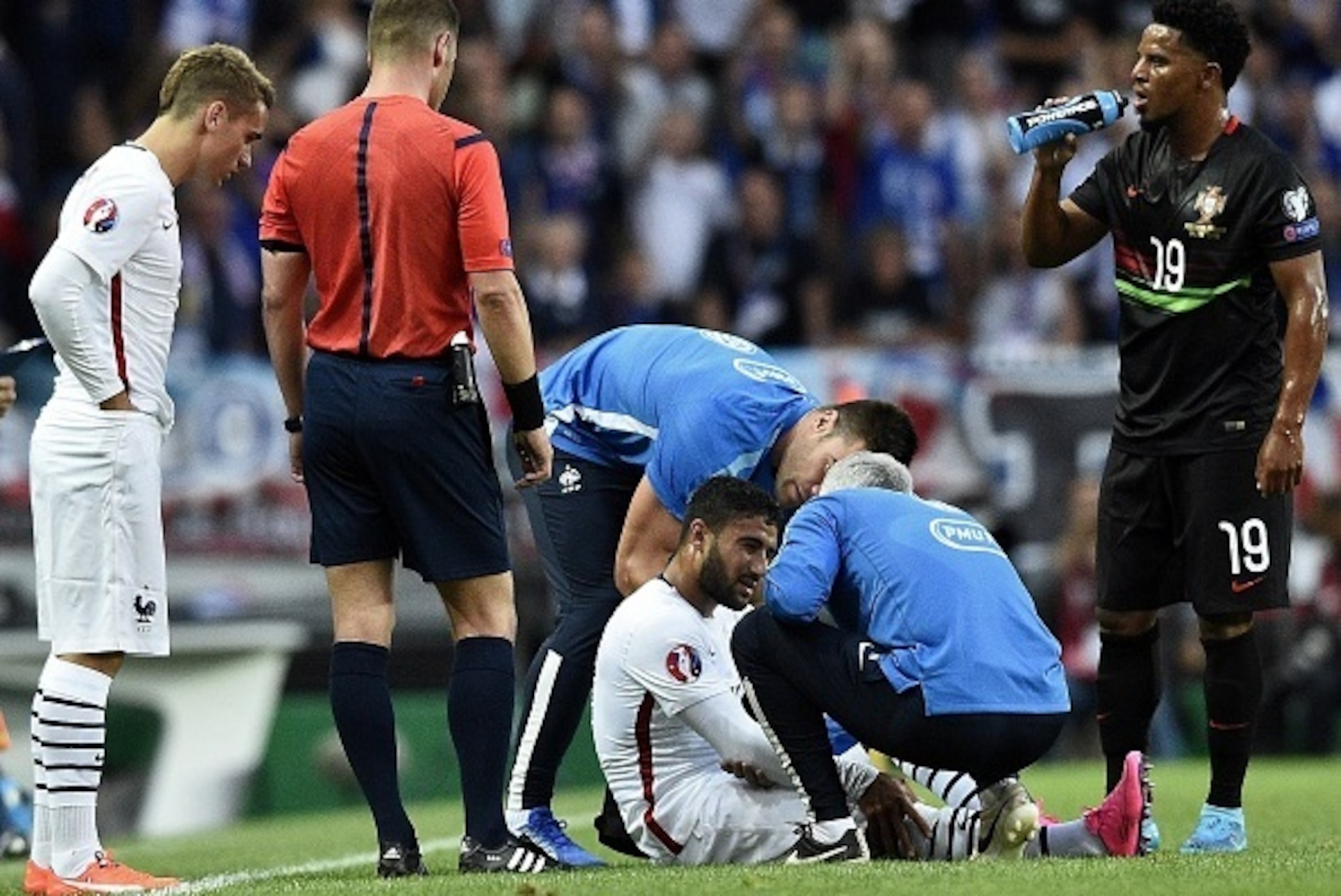 France's forward Nabil Fekir (C) reacts to an injury during the Euro 2016 friendly football match Portugal vs France at the Jose Alvalade stadium in Lisbon on September 4, 2015.   AFP PHOTO/ FRANCK FIFE        (Photo credit should read FRANCK FIFE/AFP/Get