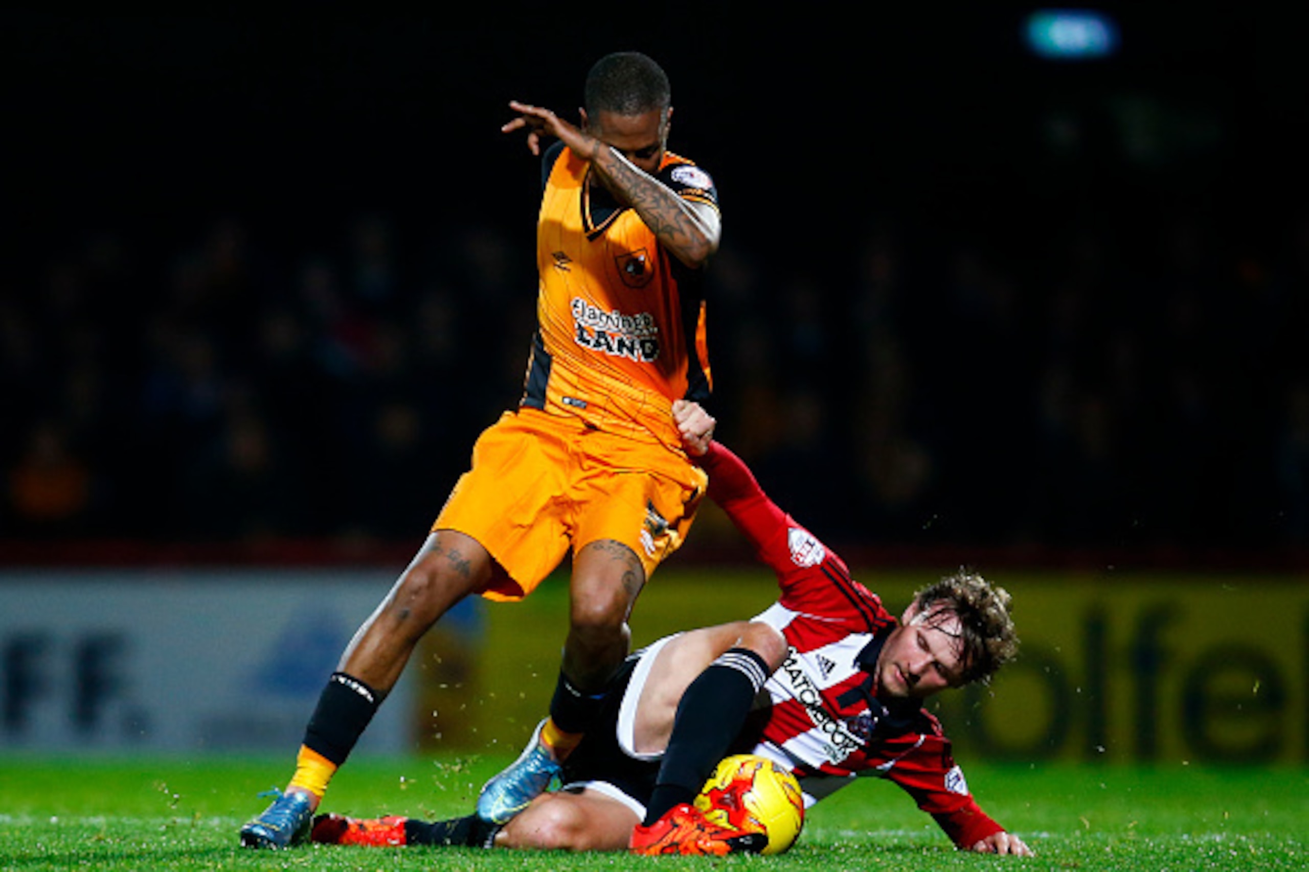 BRENTFORD, ENGLAND - NOVEMBER 03:  John Swift of Brentford pulls the shirt of Abel Hernandez of Hull during the Sky Bet Championship match between Brentford and Hull City on November 3, 2015 in Brentford, United Kingdom.  (Photo by Jordan Mansfield/Getty 