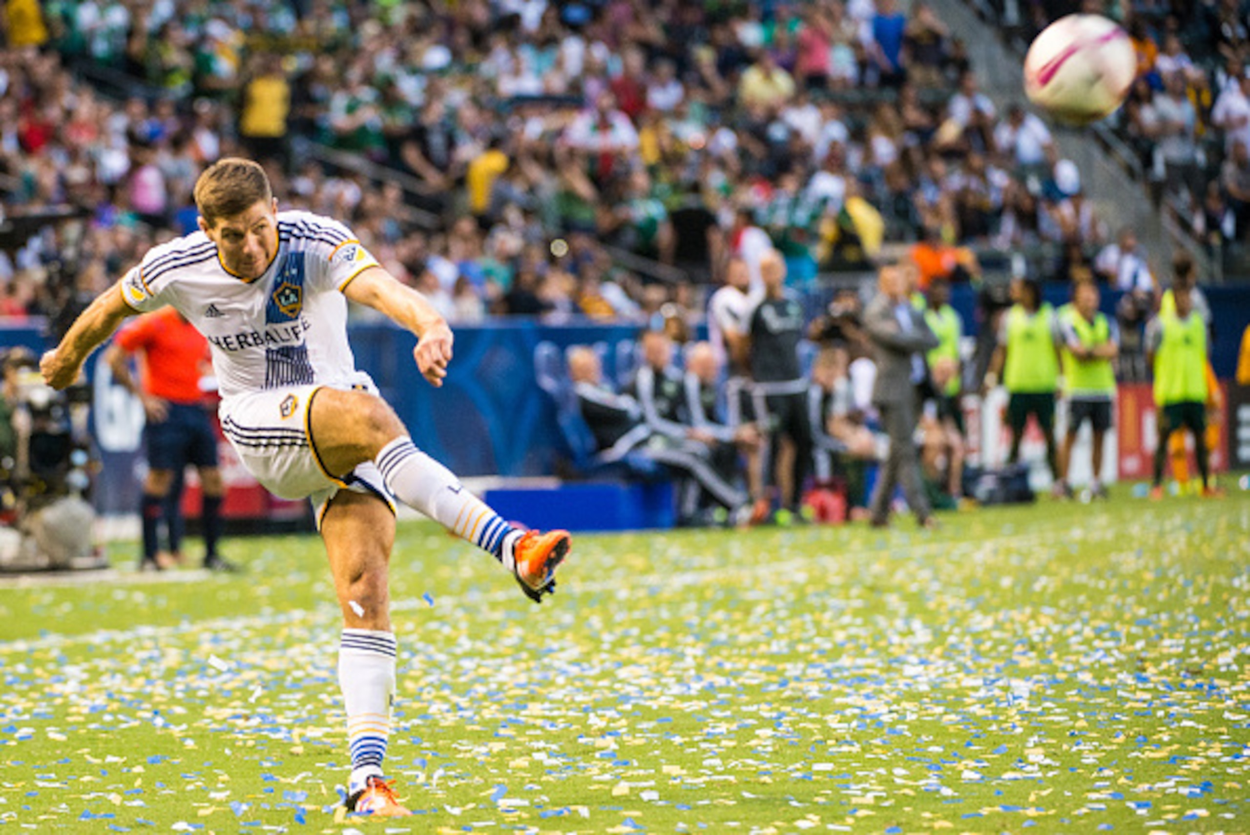 CARSON, CA - October 18: Steven Gerrard #8 of Los Angeles Galaxy crosses the ball during Los Angeles Galaxy's MLS match against Portland Timbers at the StubHub Center on October 18, 2015 in Carson, California.  The Portland Timbers won the match 5-2  (Pho