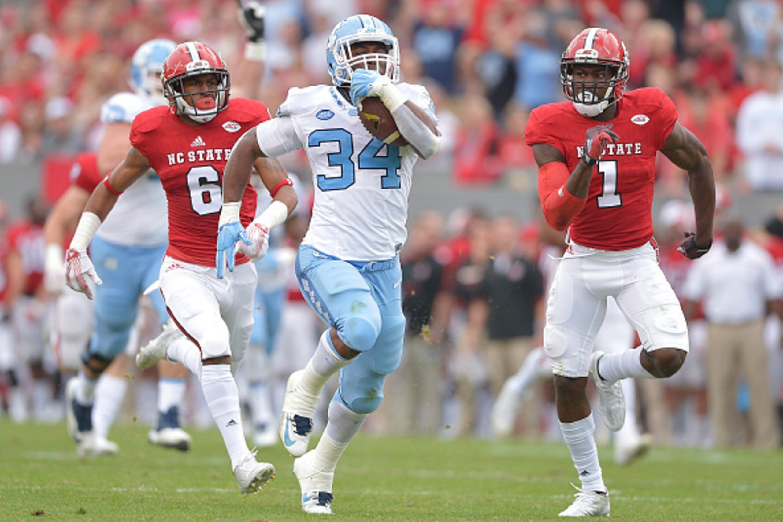 RALEIGH, NC - NOVEMBER 28:  Elijah Hood #34 of the North Carolina Tar Heels runs against the North Carolina State Wolfpack during their game at Carter-Finley Stadium on November 28, 2015 in Raleigh, North Carolina. North Carolina won 45-34.  (Photo by Gra