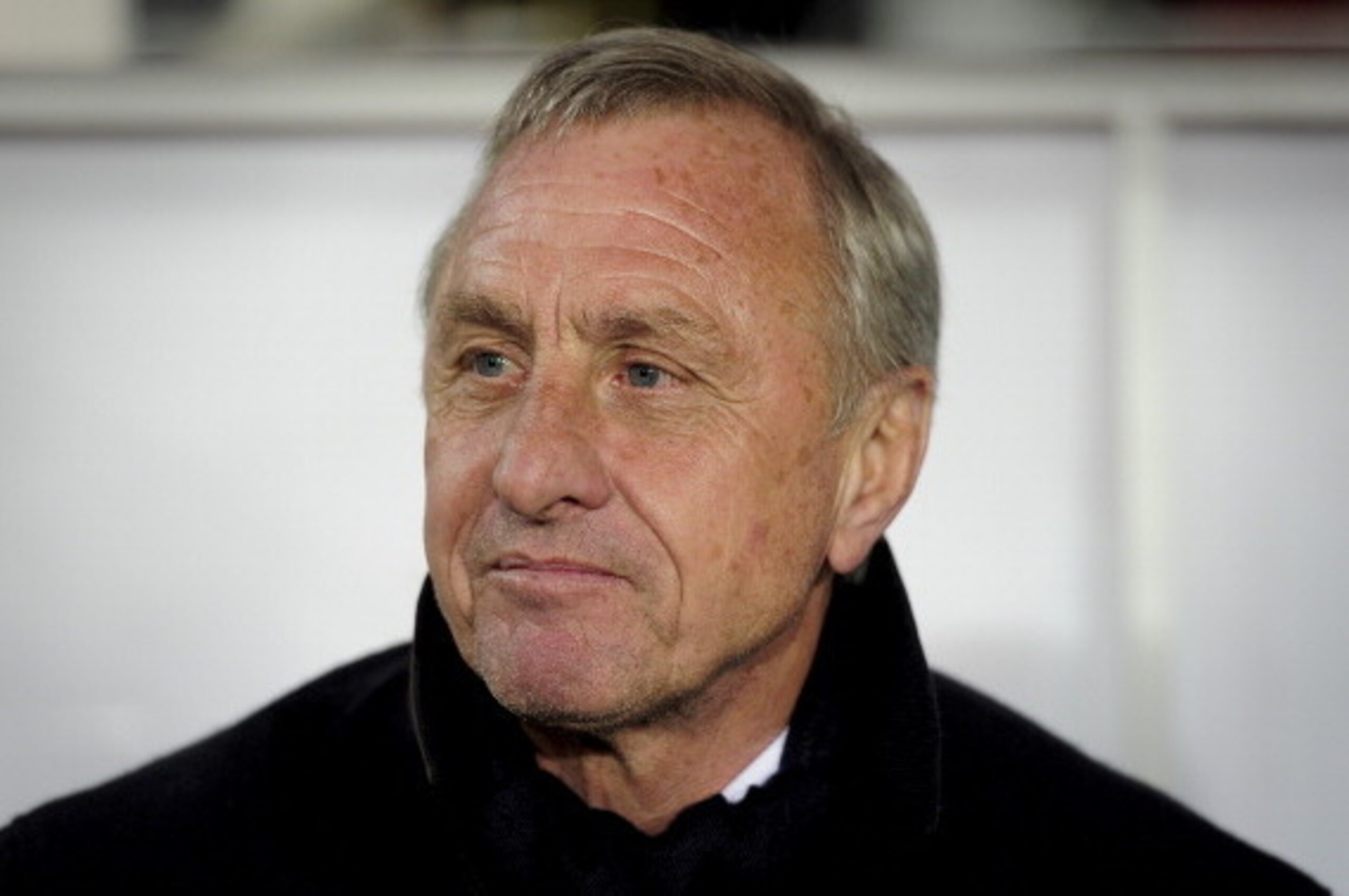 Catalonia's coach Dutch Johan Cruyff looks on during a friendly football match between Catalonia National Team and Tunisia National Team at Lluis Companys Olympic stadium in Barcelona on December 30, 2011.   AFP PHOTO/ JOSEP LAGO (Photo credit should read