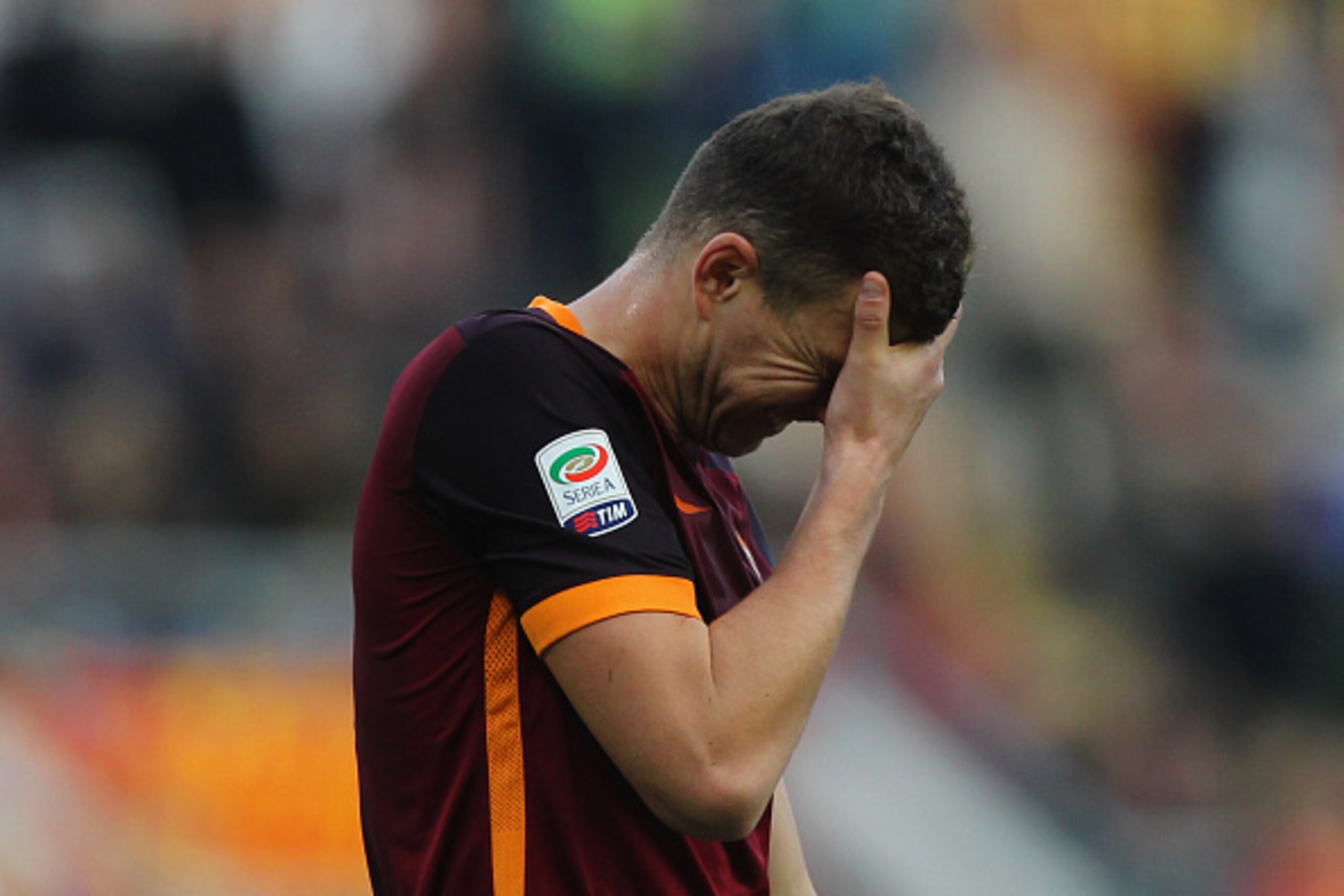 ROME, ITALY - NOVEMBER 29:  Edin Dzeko of AS Roma reacts during the Serie A match between AS Roma and Atalanta BC at Stadio Olimpico on November 29, 2015 in Rome, Italy.  (Photo by Paolo Bruno/Getty Images)