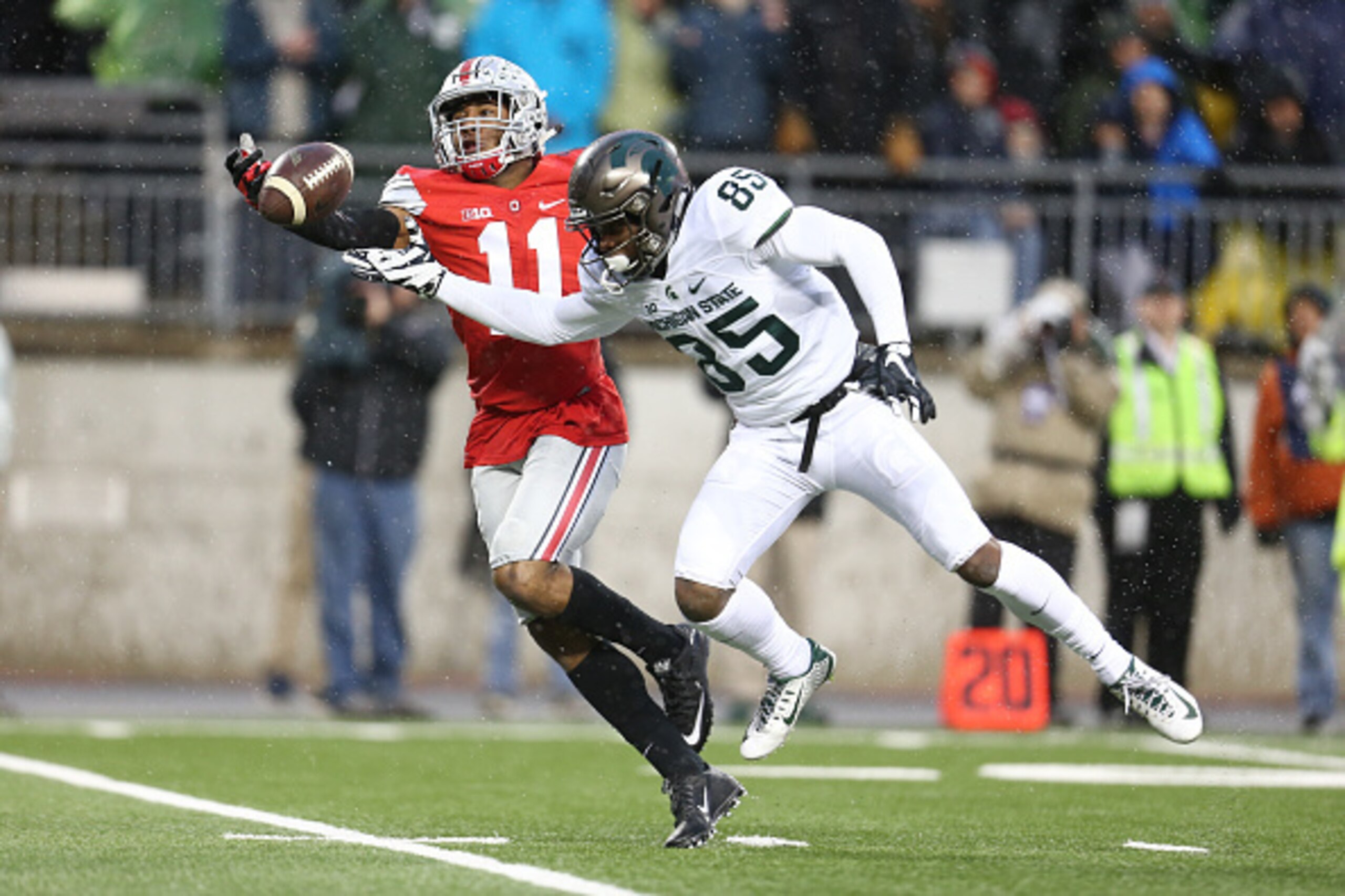 COLUMBUS, OH - NOVEMBER 21: Macgarrett Kings Jr. #85 of the Michigan State Spartans attempts to catch the ball against Vonn Bell #11 of the Ohio State Buckeyes at Ohio Stadium on November 21, 2015 in Columbus, Ohio. (Photo by Rey Del Rio/Getty Images)