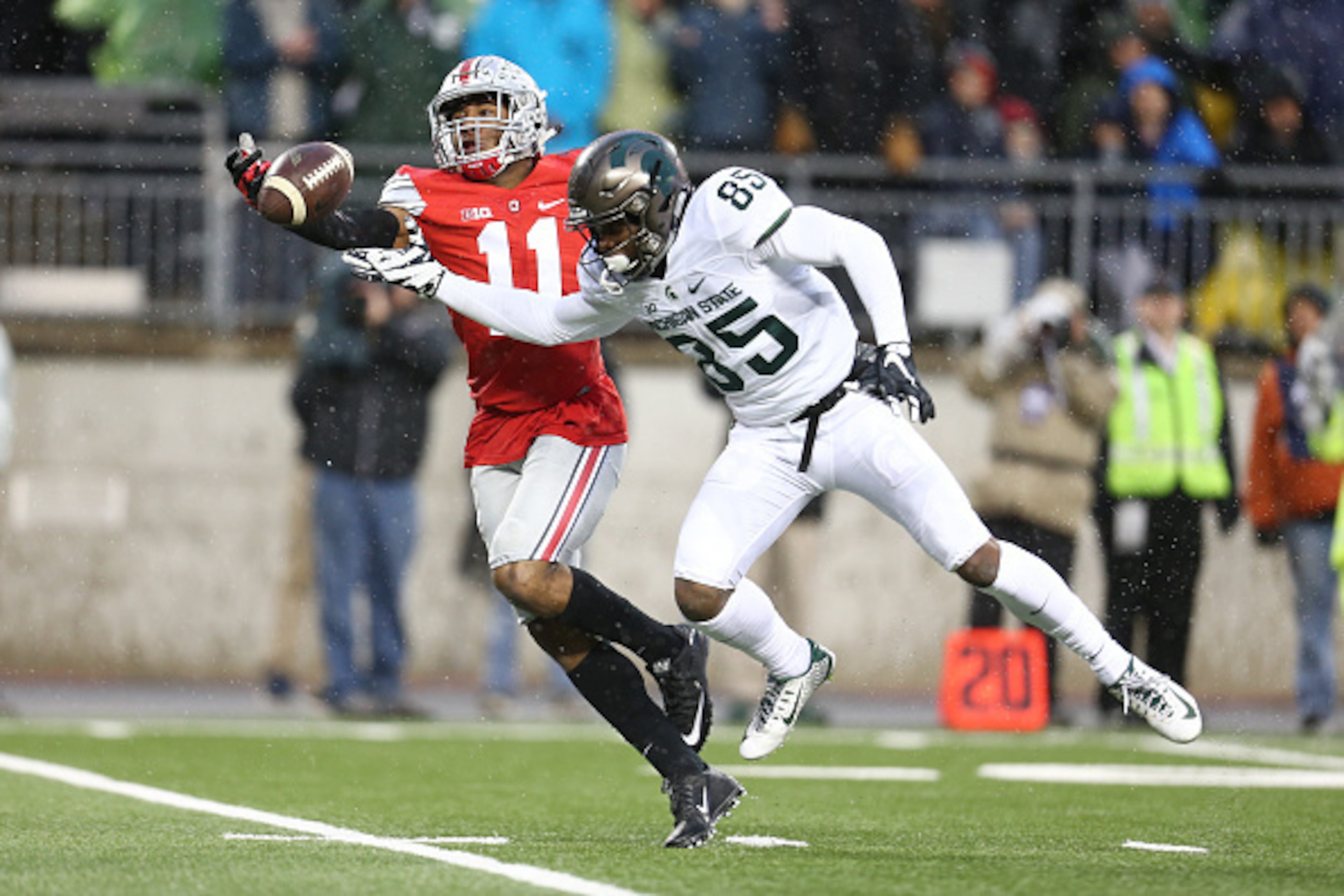 COLUMBUS, OH - NOVEMBER 21: Macgarrett Kings Jr. #85 of the Michigan State Spartans attempts to catch the ball against Vonn Bell #11 of the Ohio State Buckeyes at Ohio Stadium on November 21, 2015 in Columbus, Ohio. (Photo by Rey Del Rio/Getty Images)