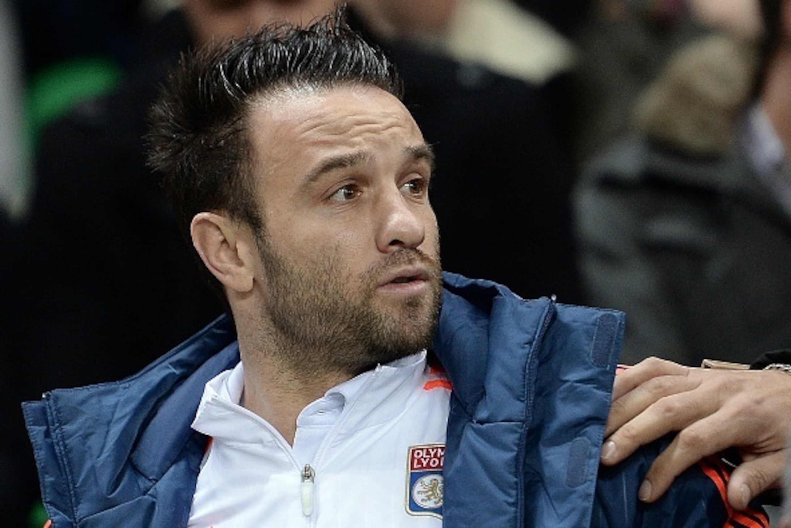 Lyon's French forward Mathieu Valbuena (C) looks on during the French L1 football match between Nantes and Lyon on December 1, 2015 at the Beaujoire stadium in Nantes, western France.  / AFP / JEAN-SEBASTIEN EVRARD        (Photo credit should read JEAN-SE