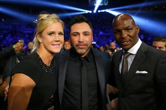 LAS VEGAS, NV - NOVEMBER 21:  UFC fighter Holly Holm, promoter/boxer Oscar De La Hoya and promoter/boxer Bernard Hopkins pose before the Guillermo Rigondeaux and Drian Francisco junior featherweight bout at the Mandalay Bay Events Center on November 21, 2