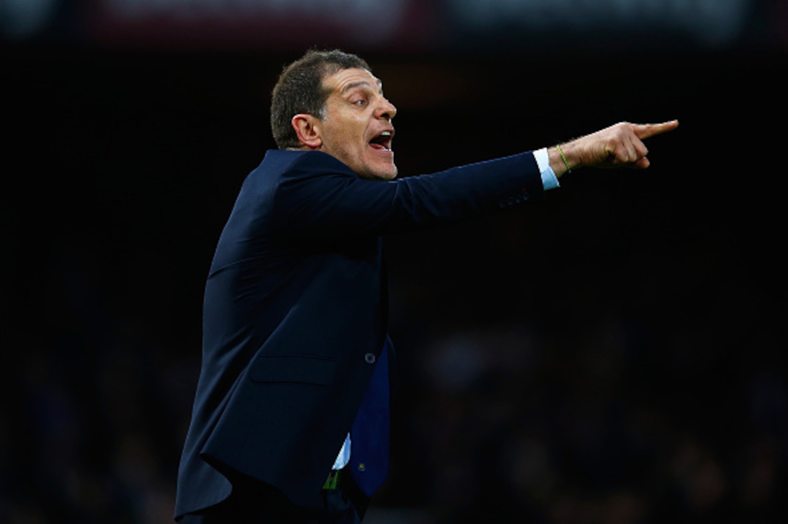 LONDON, ENGLAND - NOVEMBER 29:  Slaven Bilic manager of West Ham United gives instructions during the Barclays Premier League match between West Ham United and West Bromwich Albion at Boleyn Ground on November 29, 2015 in London, England.  (Photo by Chris