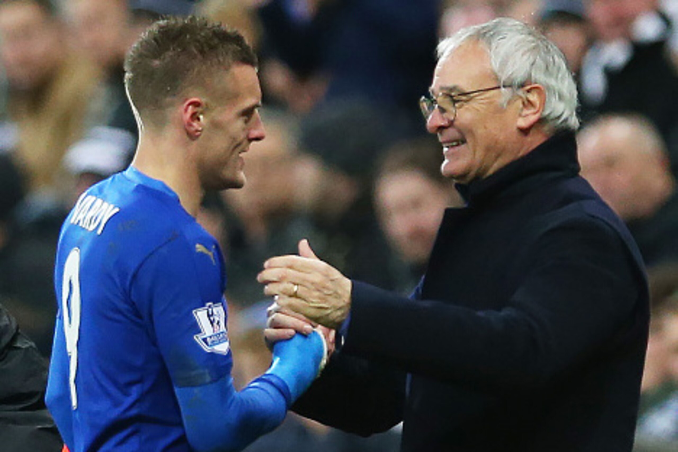 NEWCASTLE, ENGLAND - NOVEMBER 21: Leicester City's manager Claudio Ranieri congratulates Jamie Vardy of Leicester City during the Barclays Premier League match between Newcastle and Leicester City at St James Park on November 21, 2015 in Newcastle, Englan