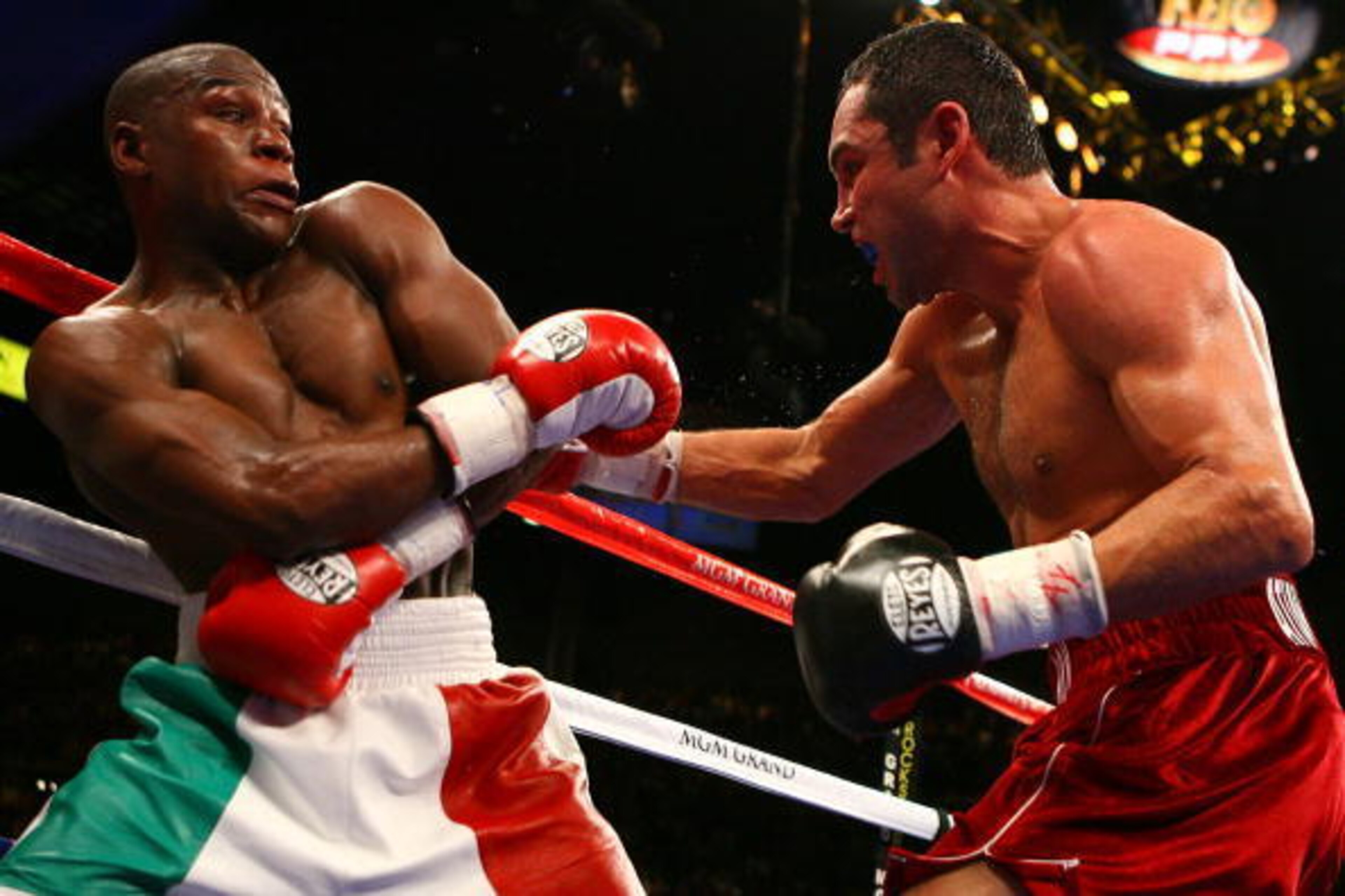 LAS VEGAS - MAY 05:  (R-L) Oscar De La Hoya throws a right to the body of Floyd Mayweather Jr. as he is against the ropes during their WBC super welterweight championship fight at the MGM Grand Garden Arena May 5, 2007 in Las Vegas, Nevada.  (Photo by Al 