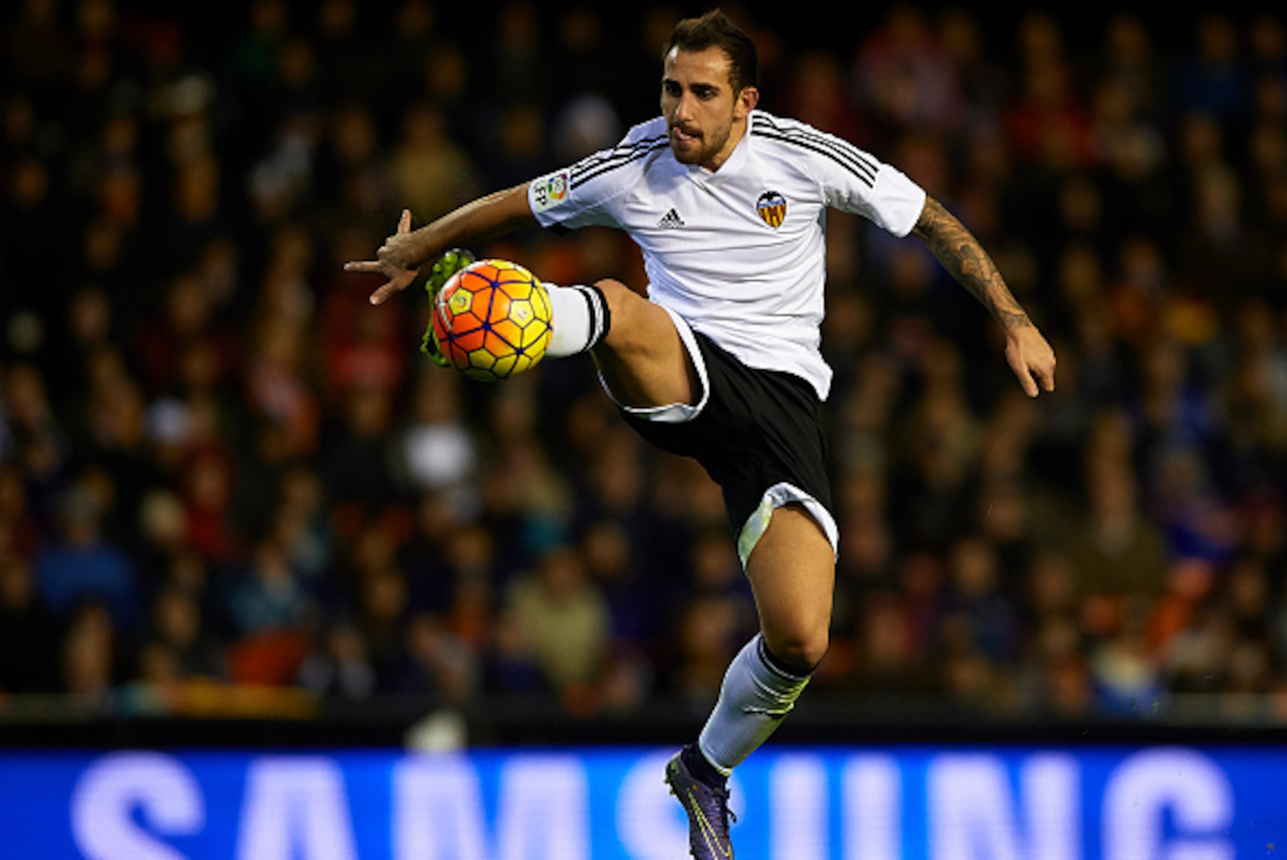 VALENCIA, SPAIN - NOVEMBER 21: Paco Alcacer of Valencia controls the ball during the La Liga match between Valencia CF and UD Las Palmas at Estadi de Mestalla on November 21, 2015 in Valencia, Spain. (Photo by Manuel Queimadelos Alonso/Getty Images) VALENCIA, SPAIN - NOVEMBER 21: Paco Alcacer of Valencia controls the ball during the La Liga match between Valencia CF and UD Las Palmas at Estadi de Mestalla on November 21, 2015 in Valencia, Spain. (Photo by Manuel Queimadelos Alonso/Getty Images)