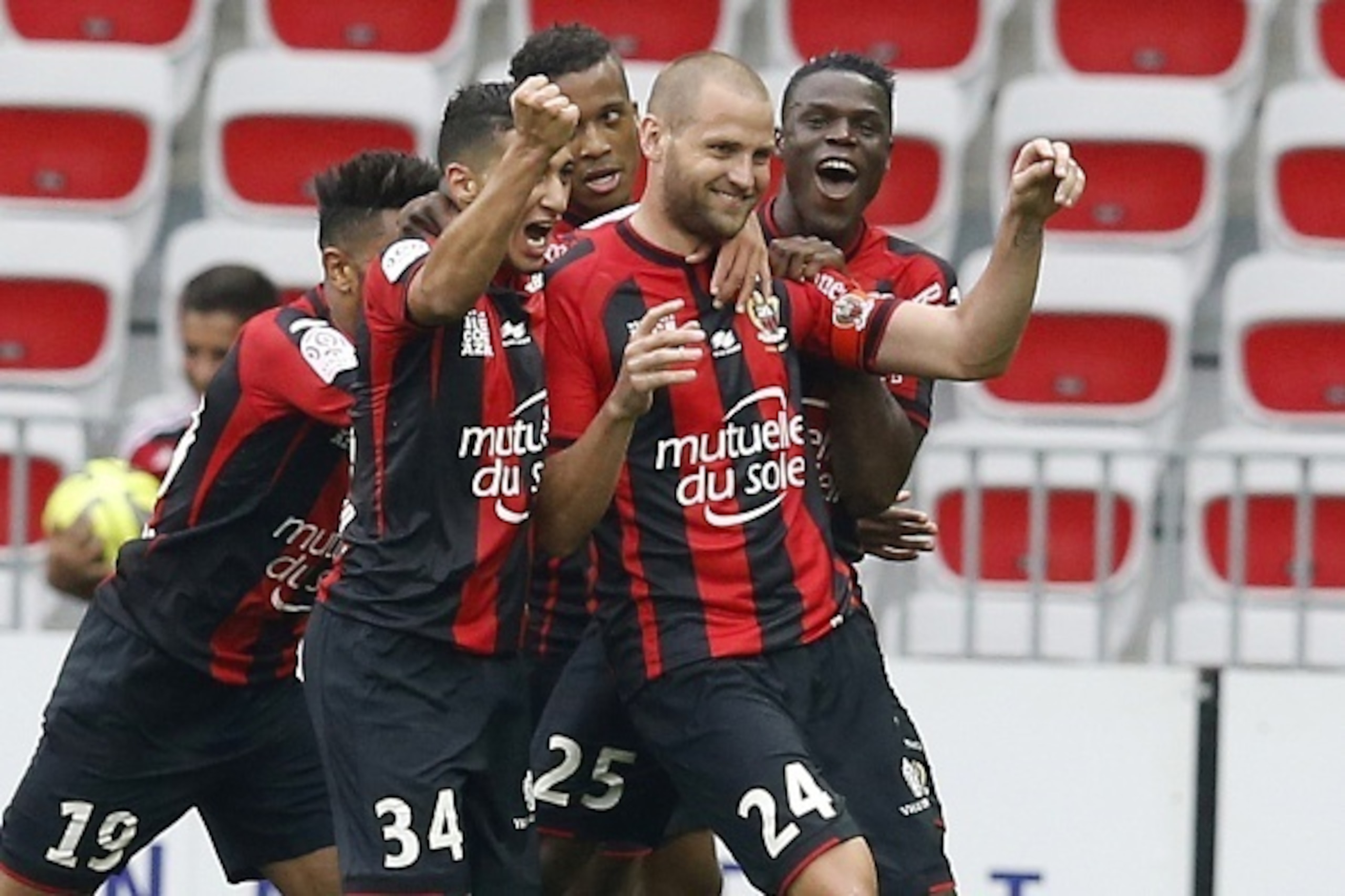 Nice's French midfielder Mathieu Bodmer (R) celebrates with teammates after scoring a goal during the French L1 football match between Nice and Paris on April 18, 2015 at the Allianz Riviera stadium in Nice, southeastern France. AFP PHOTO / VALERY HACHE Nice's French midfielder Mathieu Bodmer (R) celebrates with teammates after scoring a goal during the French L1 football match between Nice and Paris on April 18, 2015 at the Allianz Riviera stadium in Nice, southeastern France. AFP PHOTO / VALERY HACHE