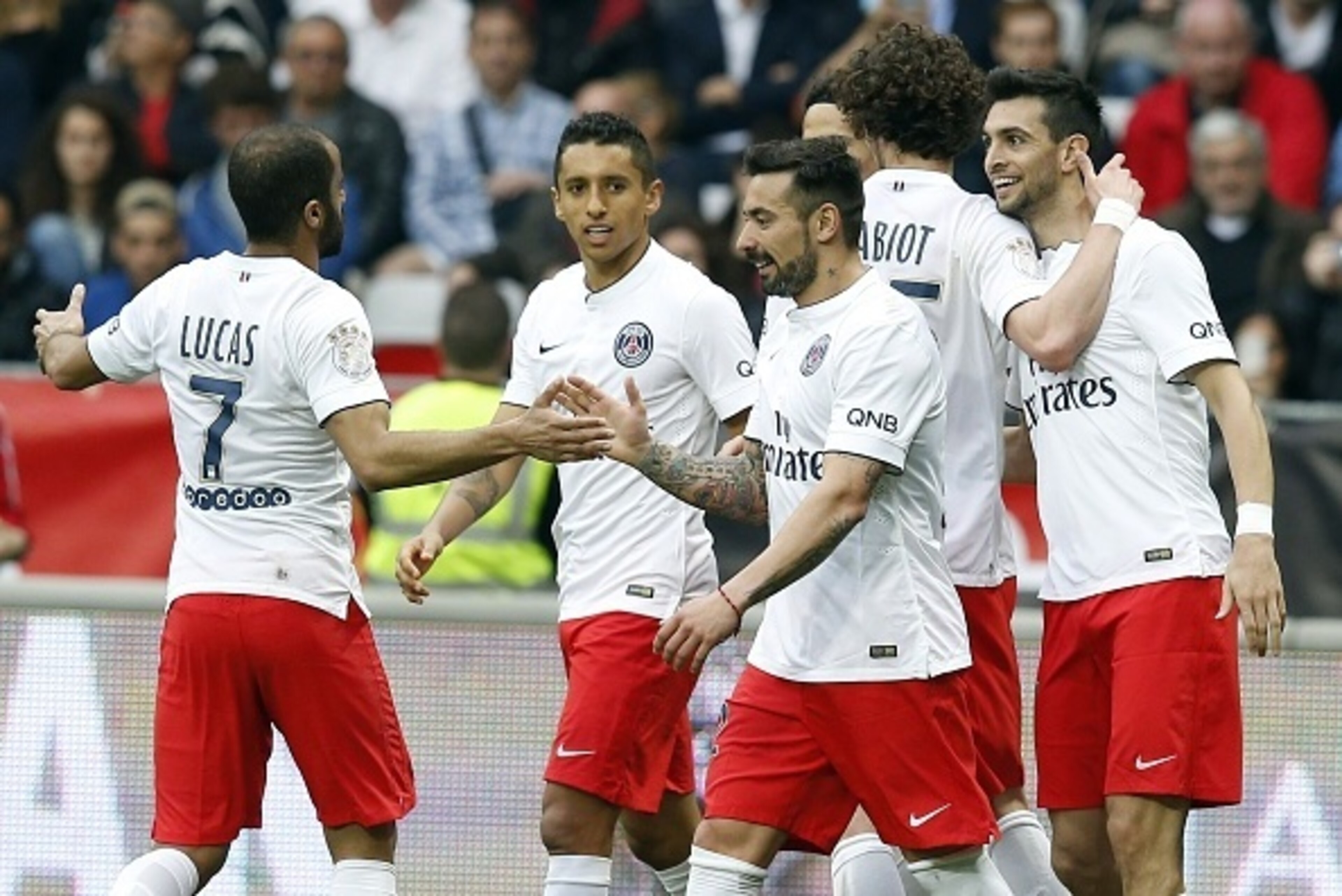 Paris Saint-Germain's Argentinian midfielder Javier Pastore (R) celebrates with teammates after scoring a goal during the French L1 football match between Nice and Paris Saint Germain on April 18, 2015 at the 'Allianz Riviera' stadium in Nice, southeaster