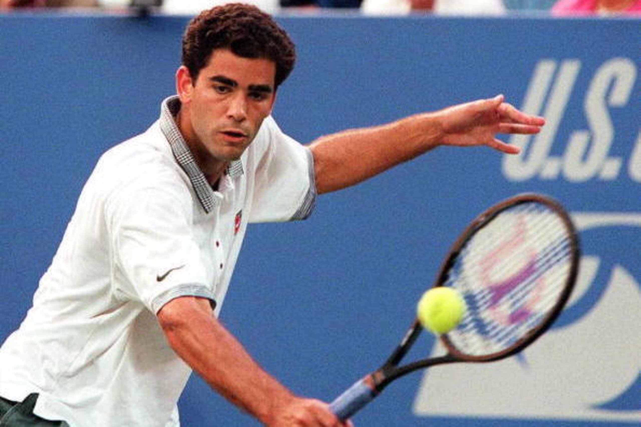 FLUSHING MEADOWS, NY - SEPTEMBER 8:  Pete Sampras of the US returns a shot to Michael Chang of the US 08 September during the US Open finals in Flsuhing Meadows, NY. Sampras won the first two sets.  (Photo credit should read TIMOTHY CLARY/AFP/Getty Images