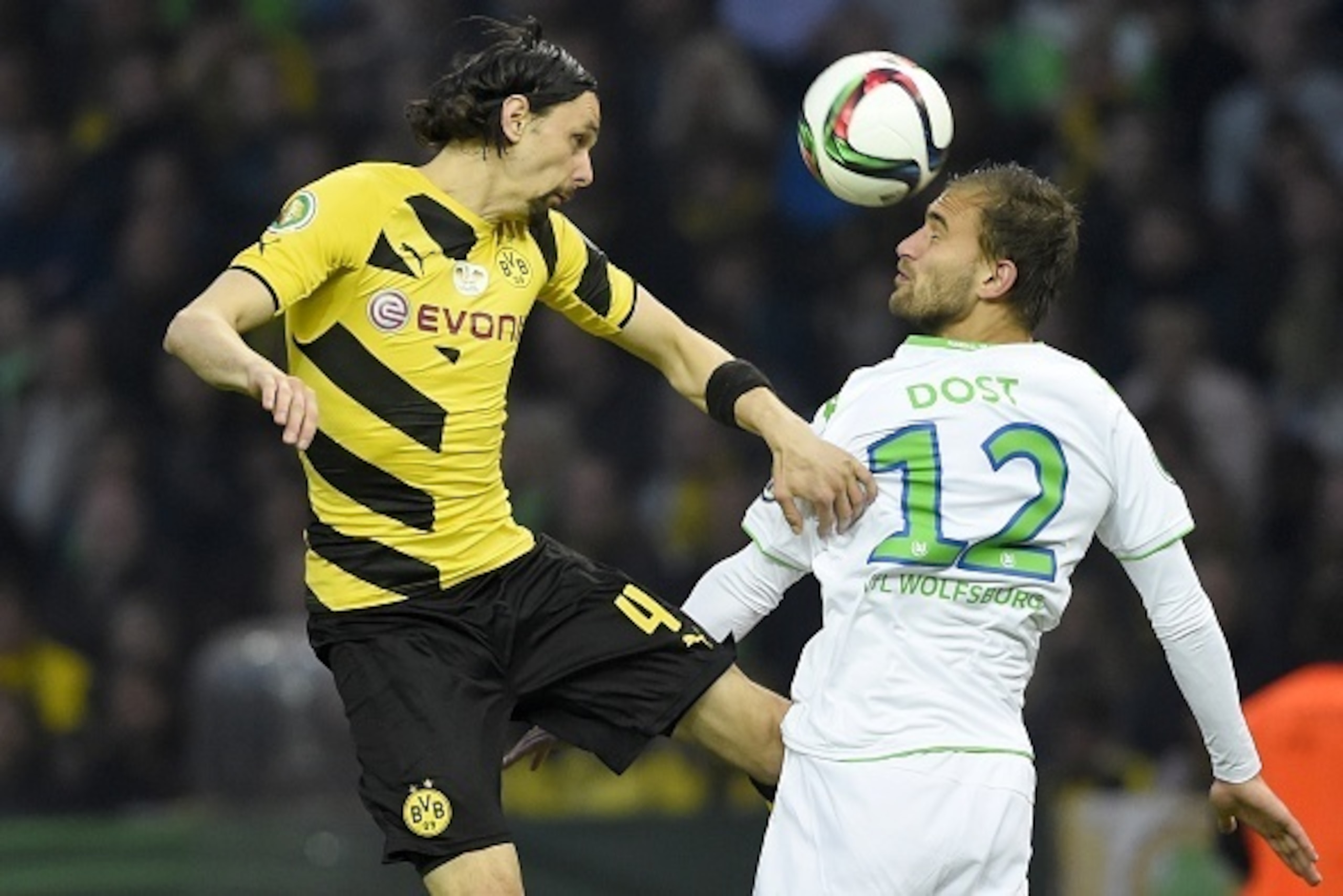 Dortmund's Serbian defender Neven Subotic (L) and Wolfsburg's Dutch striker Bas Dost vie for the ball during the German Cup DFB Pokal final football match between BVB Borussia Dortmund and VfL Wolfsburg at the Olympic Stadium in Berlin on May 30, 2015. AF