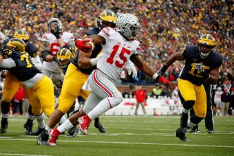 ANN ARBOR, MI - NOVEMBER 28:  Running back Ezekiel Elliott #15 of the Ohio State Buckeyes carries the ball against the Michigan Wolverines in the first half at Michigan Stadium on November 28, 2015 in Ann Arbor, Michigan.  (Photo by Gregory Shamus/Getty I