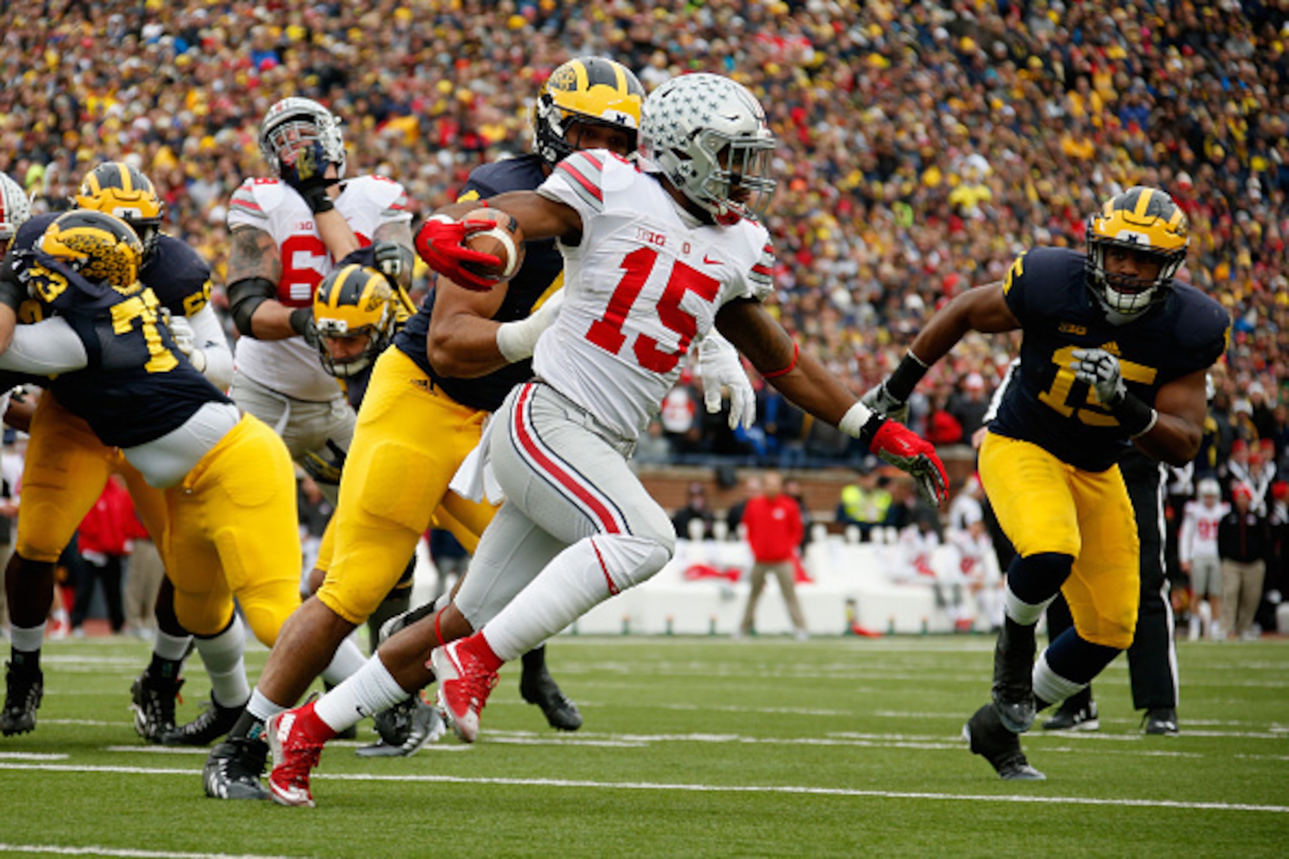 ANN ARBOR, MI - NOVEMBER 28:  Running back Ezekiel Elliott #15 of the Ohio State Buckeyes carries the ball against the Michigan Wolverines in the first half at Michigan Stadium on November 28, 2015 in Ann Arbor, Michigan.  (Photo by Gregory Shamus/Getty I