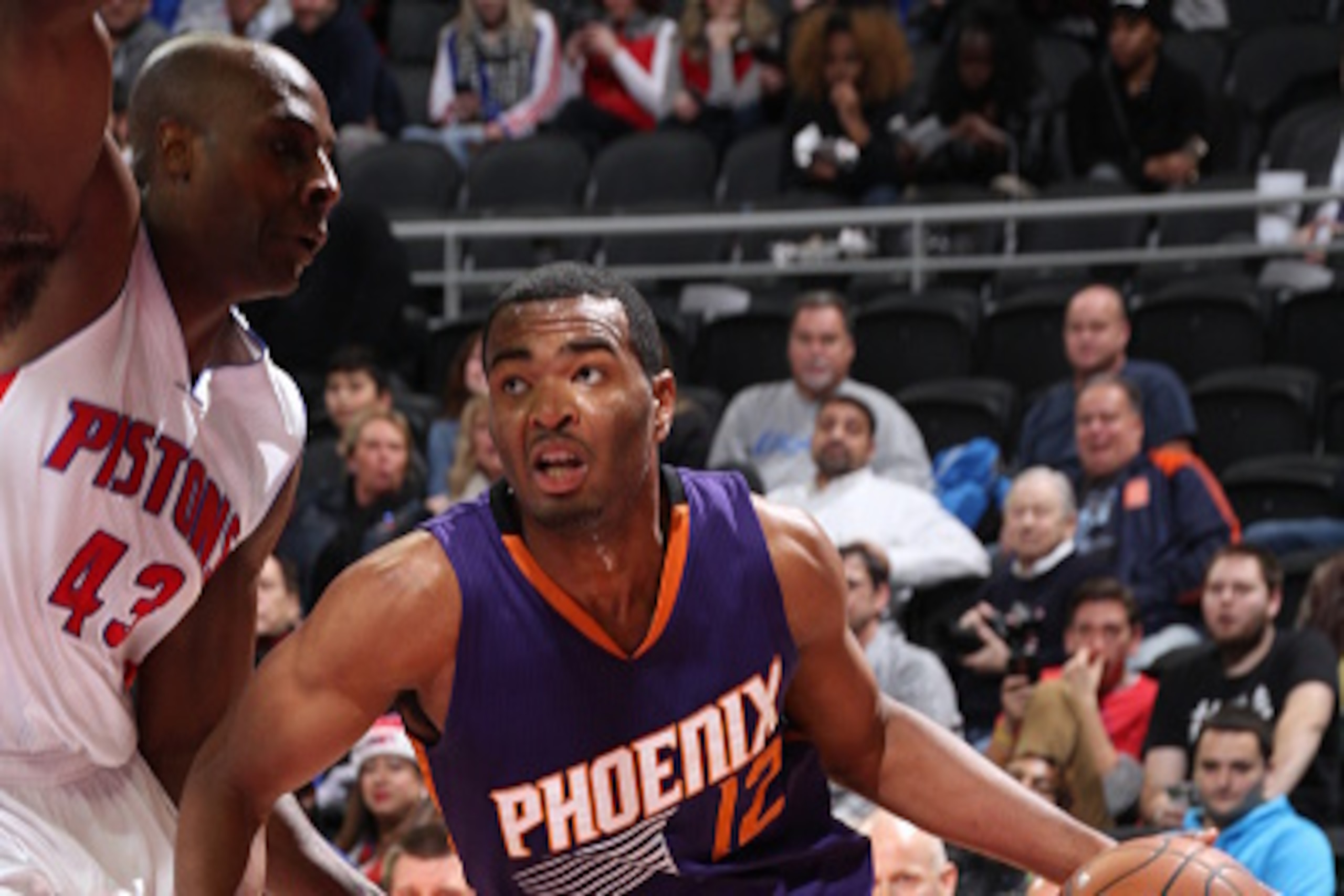 AUBURN HILLS, MI - DECEMBER 2:  T.J. Warren #12 of the Phoenix Suns drives to the basket against Anthony Tolliver #43 of the Detroit Pistons on December 2, 2015 at The Palace of Auburn Hills in Auburn Hills, Michigan. NOTE TO USER: User expressly acknowle