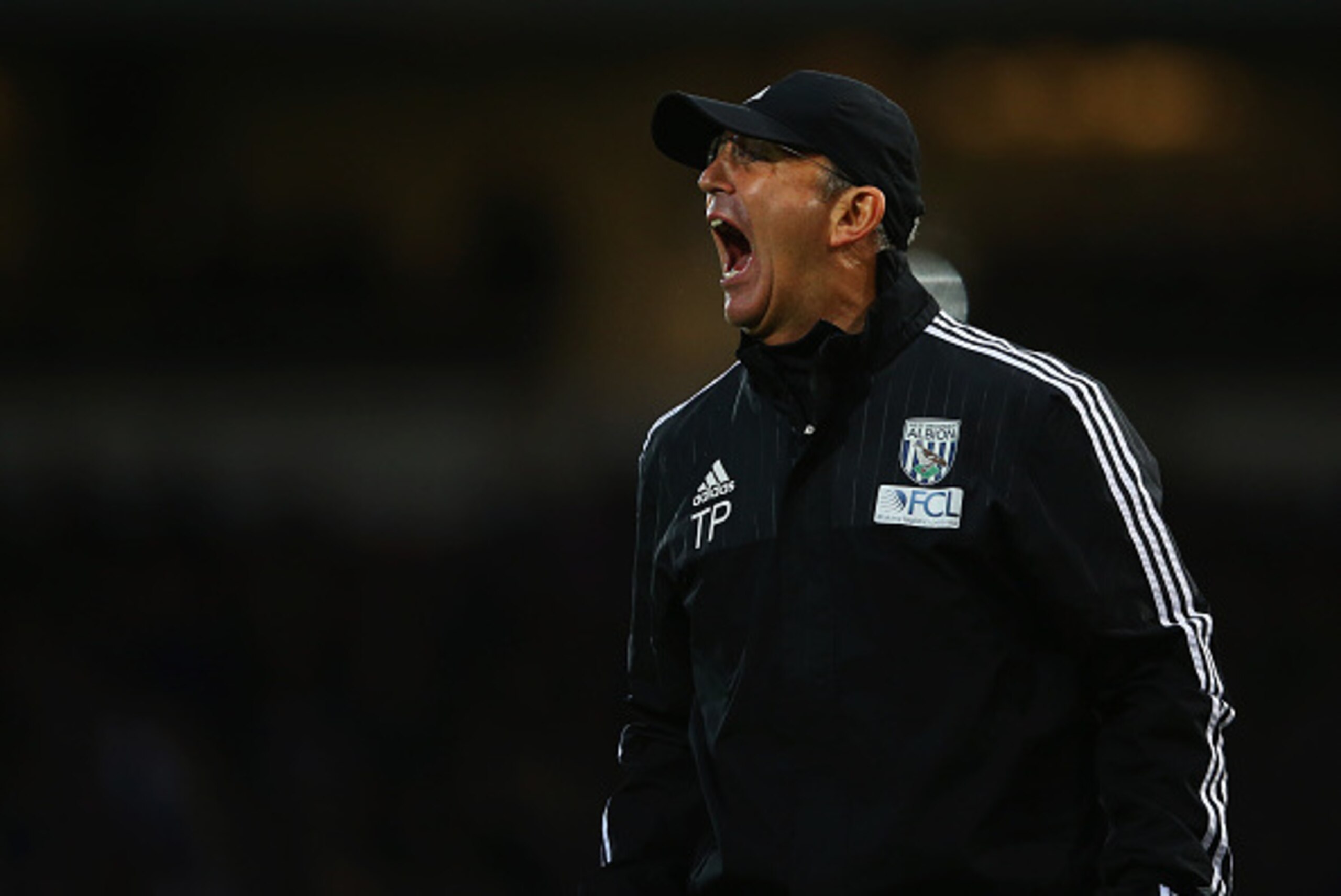 LONDON, ENGLAND - NOVEMBER 29:  Tony Pulis manager of West Bromwich Albion shouts during the Barclays Premier League match between West Ham United and West Bromwich Albion at Boleyn Ground on November 29, 2015 in London, England.  (Photo by Richard Heathc