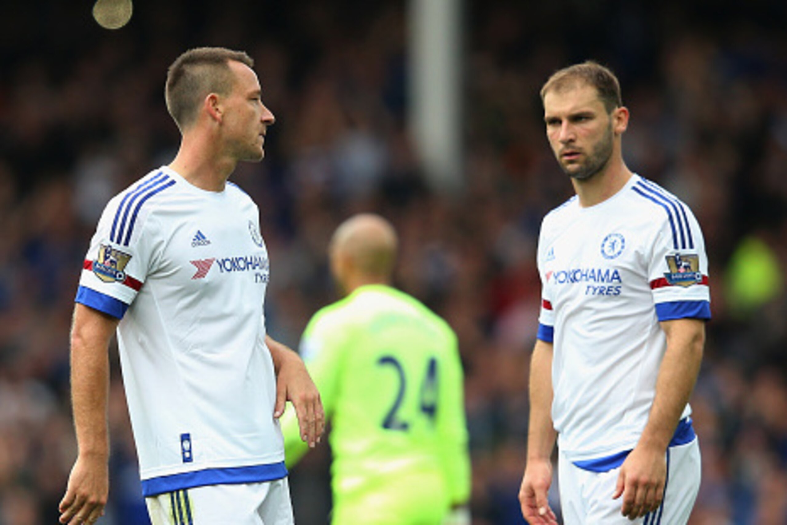 LIVERPOOL, ENGLAND - SEPTEMBER 12: John Terry and Branislav Ivanovic of Chelsea look dejected after the Barclays Premier League match between Everton and Chelsea at Goodison Park on September 12, 2015 in Liverpool, United Kingdom.  (Photo by Alex Livesey/
