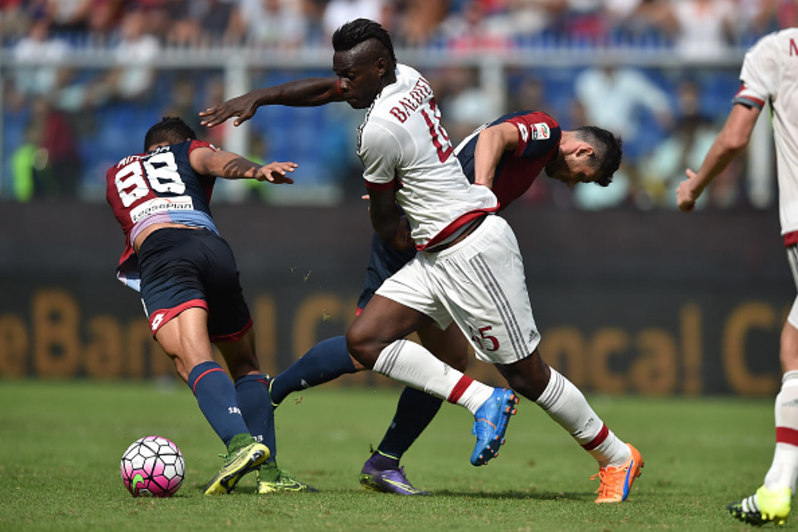 GENOA, ITALY - SEPTEMBER 27:  Mario Balotelli (C) of AC Milan is challenged by Tomas Rincon (L) and Blerin Dzemaili of Genoa CFC during the Serie A match between Genoa CFC and AC Milan at Stadio Luigi Ferraris on September 27, 2015 in Genoa, Italy.  (Phot