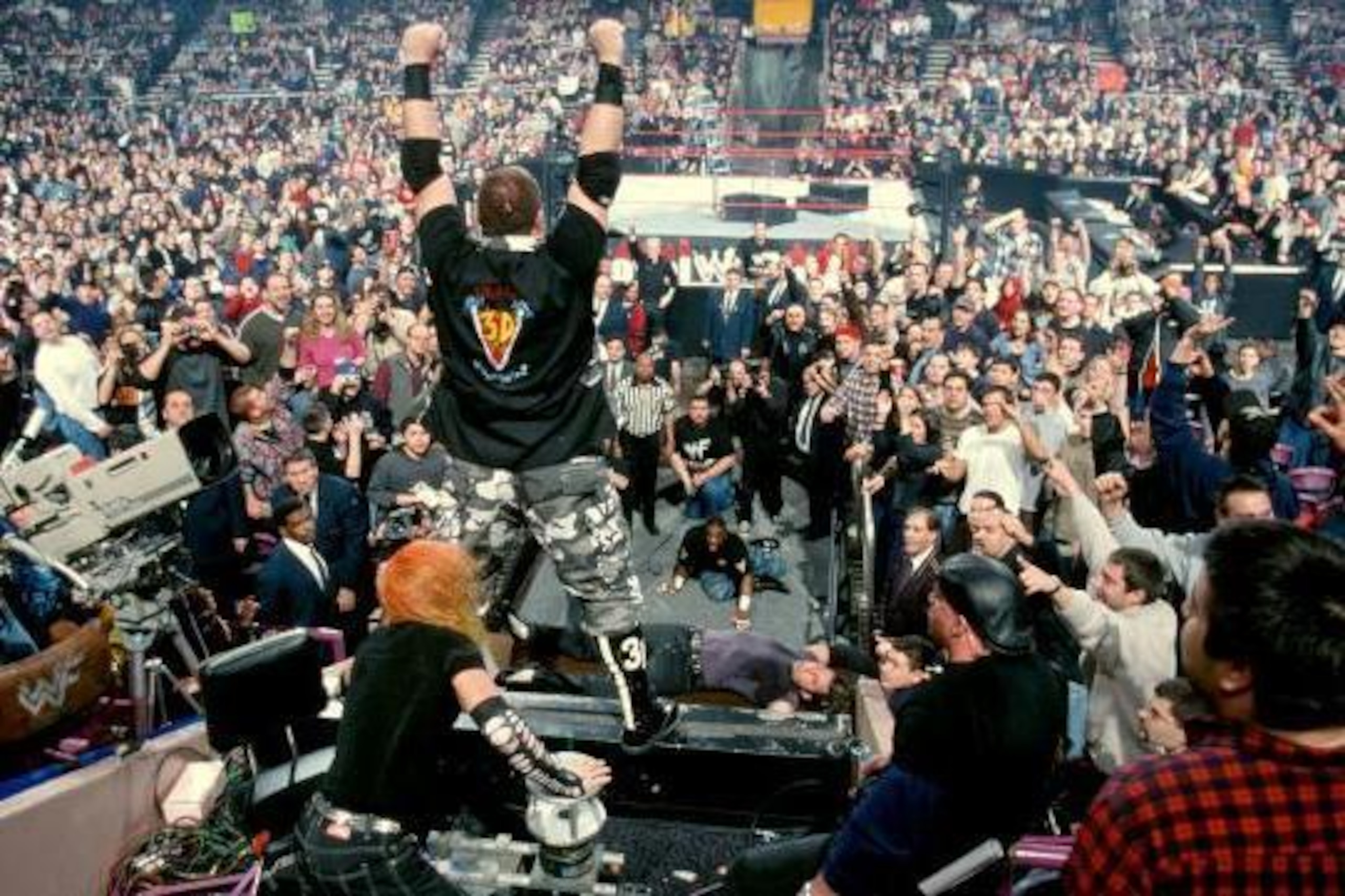 Bubba Ray Dudley prepares to crash into Matt Hardy.