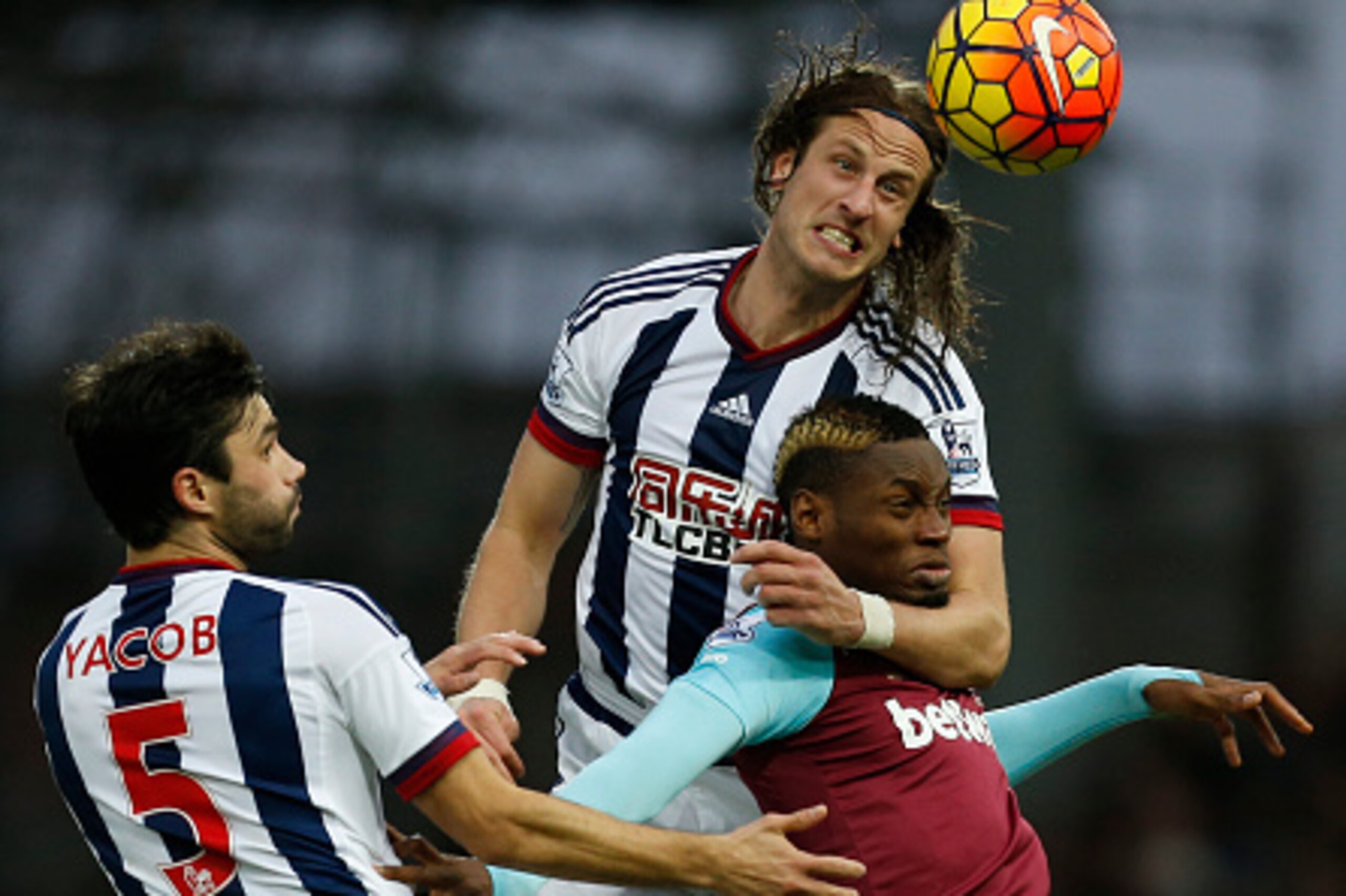 West Ham United's Senegalese striker Diafra Sakho (R) vies with West Bromwich Albion's Argentinian midfielder Claudio Yacob (L) and West Bromwich Albion's Swedish defender Jonas Olsson during the English Premier League football match between West Ham Unit
