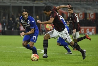 AC Milan's forward from Colombia Carlos Bacca (C) fights for the ball with Sampdoria's defender from Argentina Matias Silvestre (L)  during the Italian Serie A football match AC Milan vs Sampdoria on November 28, 2015 at San Siro stadium in Milan. AFP PHO