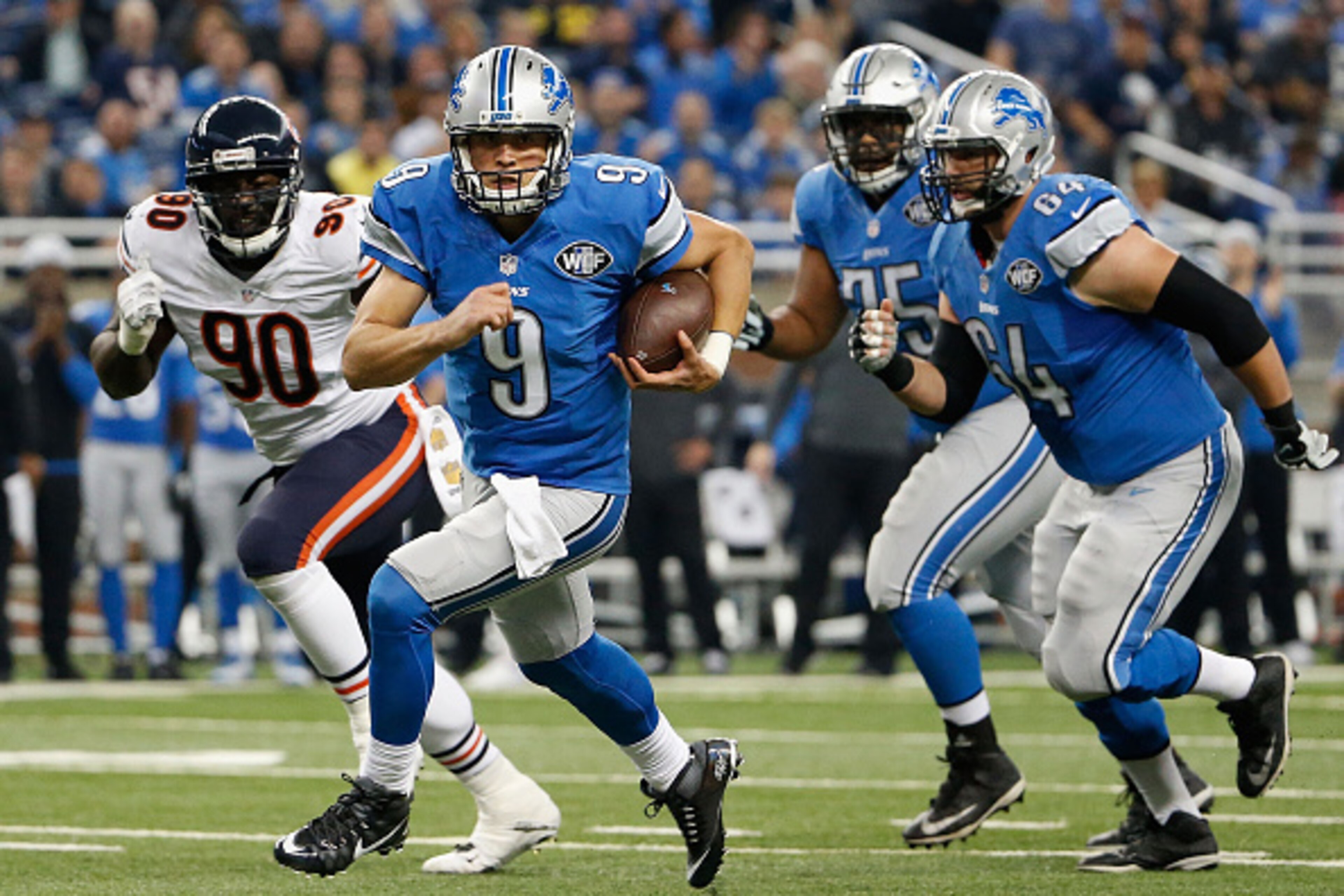 DETROIT, MI - OCTOBER 18:  Quarterback Matthew Stafford #9 of the Detroit Lions scrambles with the football during the NFL game against the Chicago Bears at Ford Field on October 18, 2015 in Detroit, Michigan. The Lions defeated the Bears 37-34 in overtim