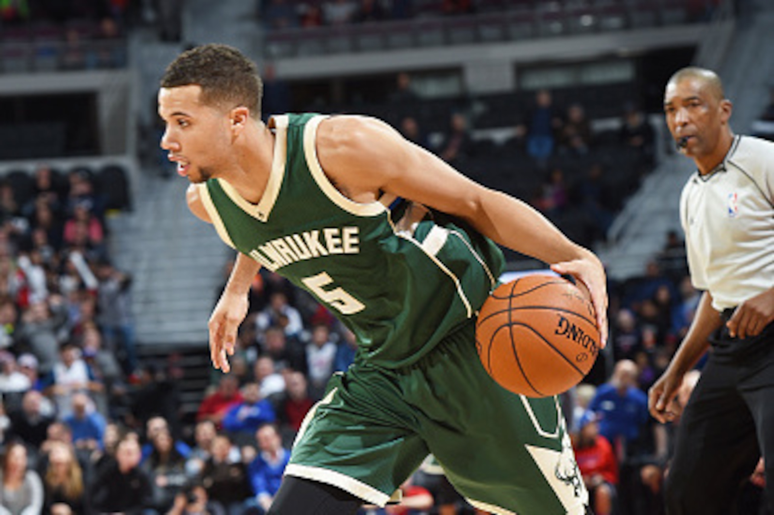 AUBURN HILLS, MI - DECEMBER 4:  Michael Carter-Williams #5 of the Milwaukee Bucks handles the ball against the Detroit Pistons on December 4, 2015 at The Palace of Auburn Hills in Auburn Hills, Michigan. NOTE TO USER: User expressly acknowledges and agree