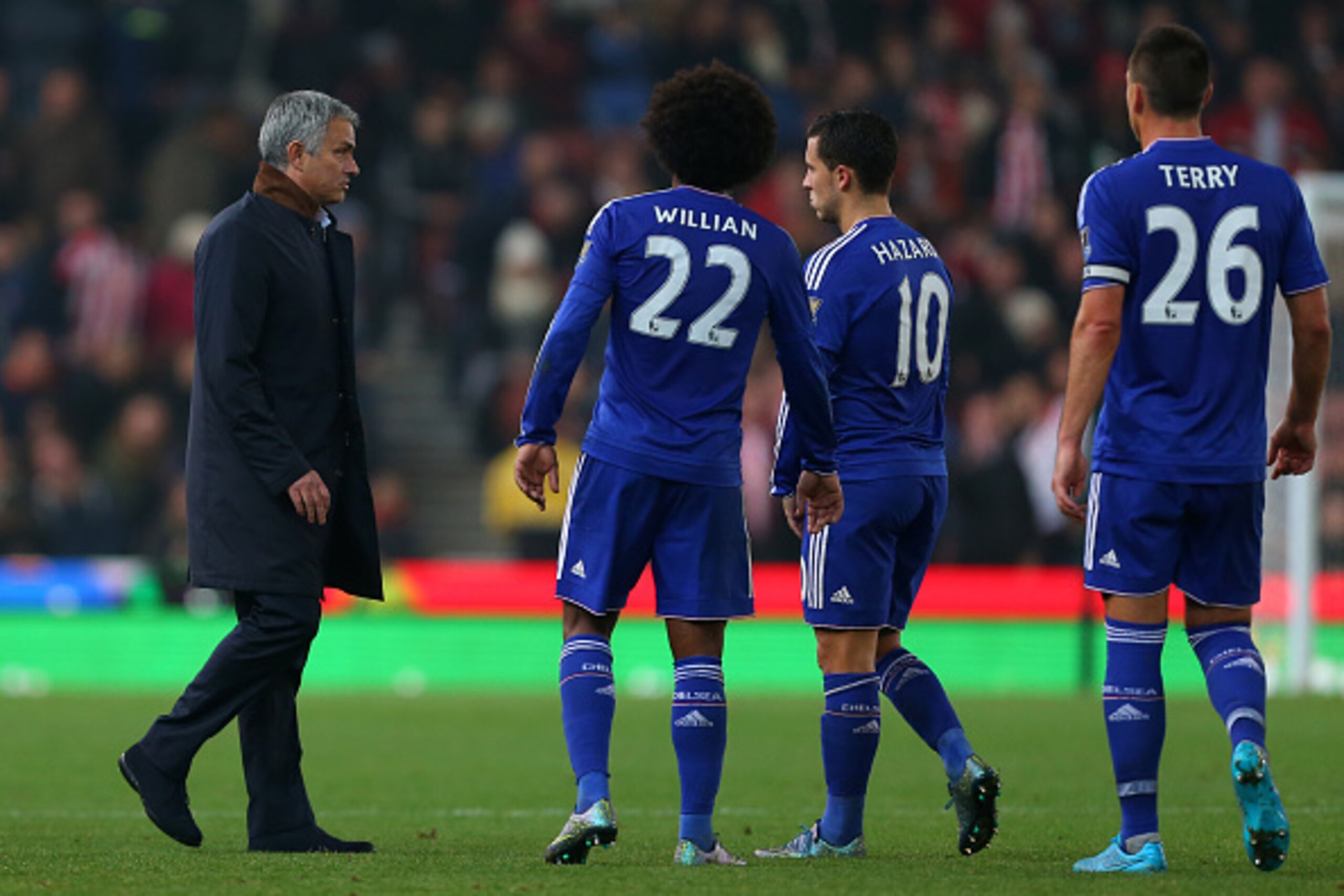 STOKE ON TRENT, ENGLAND - OCTOBER 27:  Jose Mourinho Manager of Chelsea with Willian, Eden Hazard and John Terry of Chelsea during the Capital One Cup Fourth Round match between Stoke City and Chelsea at Britannia Stadium on October 27, 2015 in Stoke on T