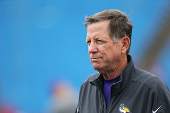ORCHARD PARK, NY - OCTOBER 19:  Minnesota Vikings Offensive Coordinator Norv Turner watches warmups before the first half against the Buffalo Bills at Ralph Wilson Stadium on October 19, 2014 in Orchard Park, New York.  (Photo by Tom Szczerbowski/Getty Im
