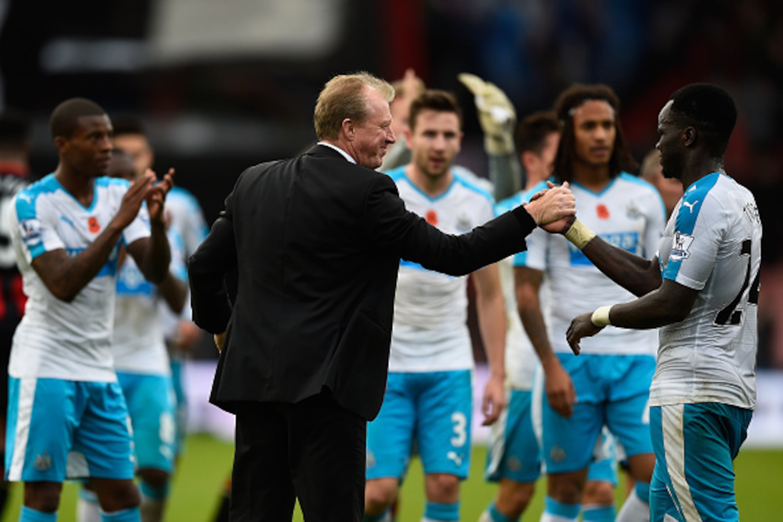 BOURNEMOUTH, ENGLAND - NOVEMBER 07: Steve McClaren manager of Newcastle United shakes hands with Cheik Ismael Tiote to celebrate their 1-0 win in the Barclays Premier League match between A.F.C. Bournemouth and Newcastle United at Vitality Stadium on Nove BOURNEMOUTH, ENGLAND - NOVEMBER 07: Steve McClaren manager of Newcastle United shakes hands with Cheik Ismael Tiote to celebrate their 1-0 win in the Barclays Premier League match between A.F.C. Bournemouth and Newcastle United at Vitality Stadium on Nove