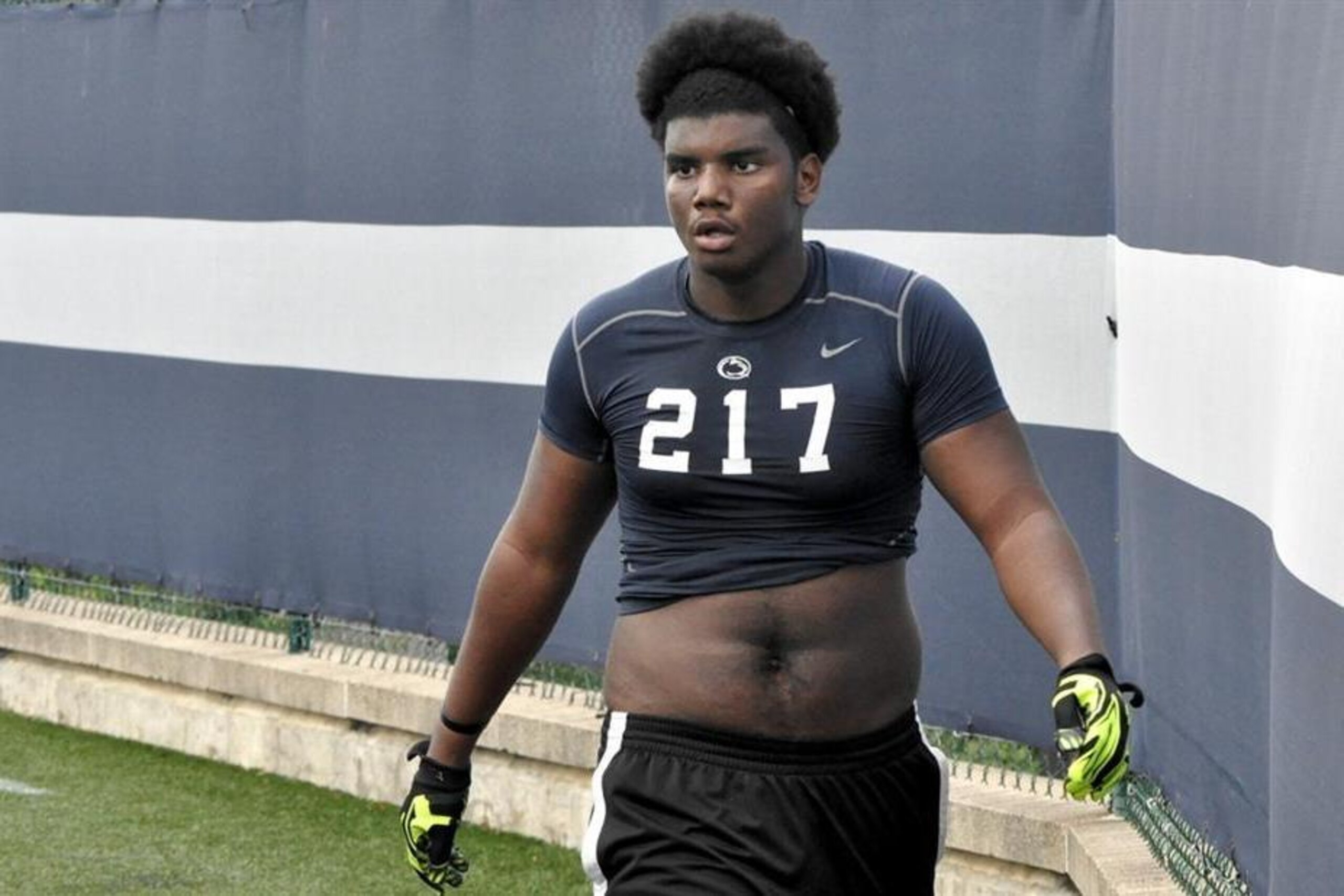Ja'Raymond Hall gives Michigan a big boost for its 2017 class. Ja'Raymond Hall gives Michigan a big boost for its 2017 class.