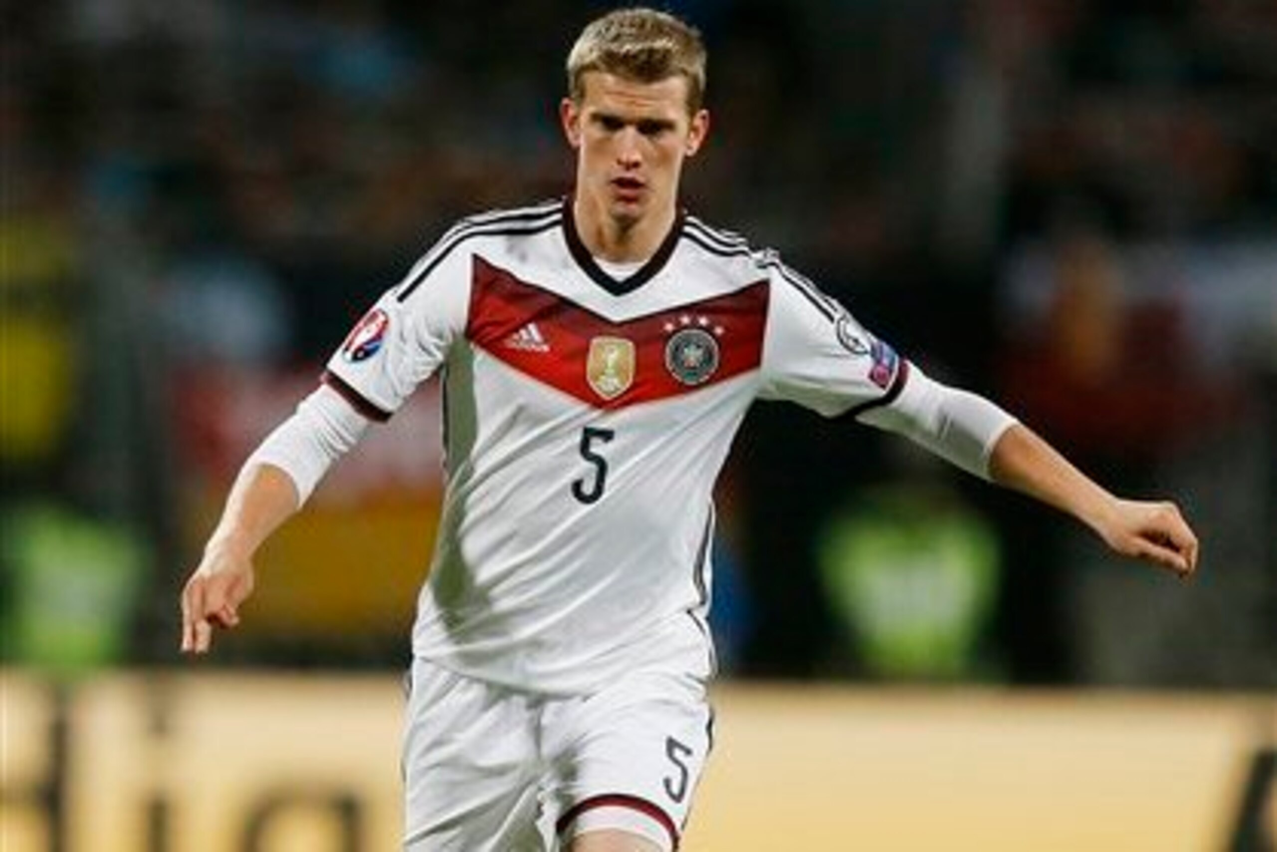 Bender would be an excellent addition to a depleted midfield corps.