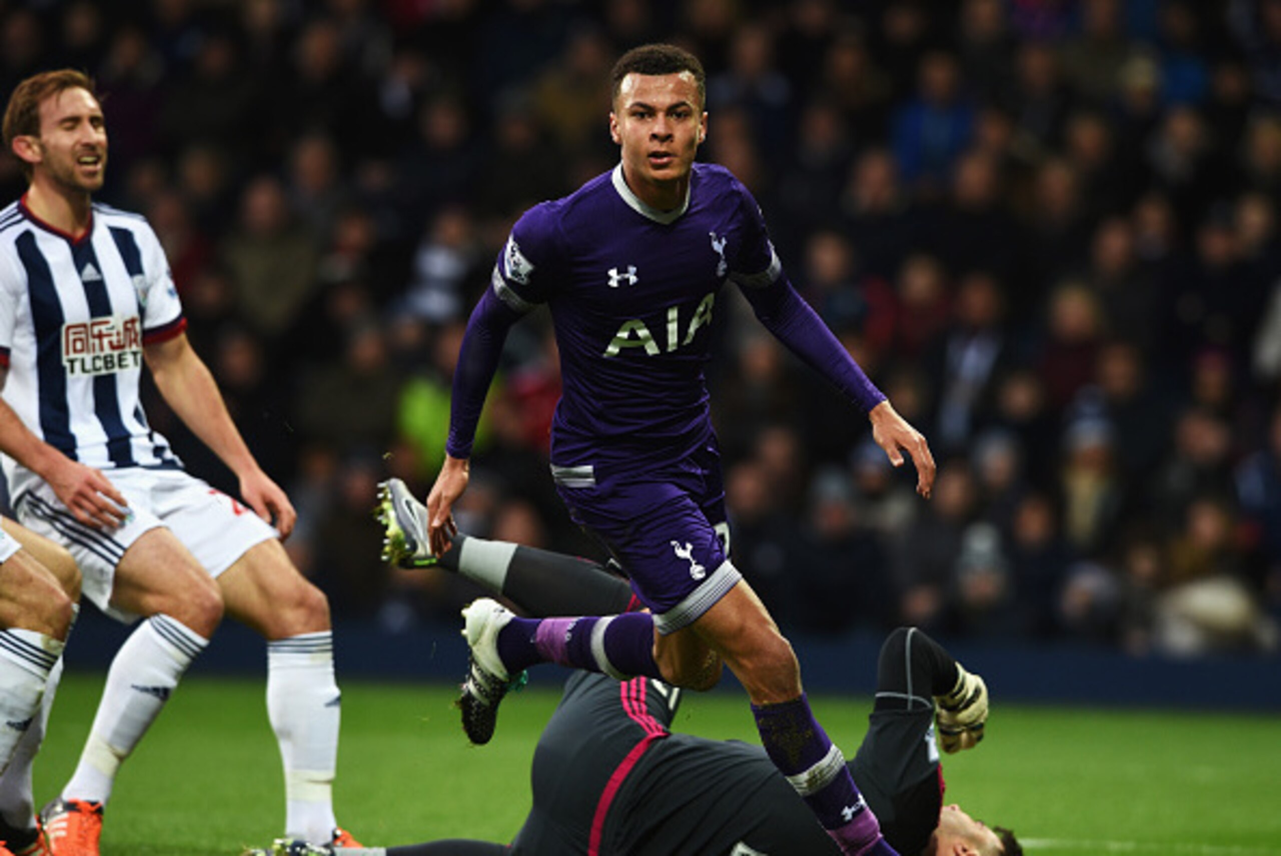 WEST BROMWICH, ENGLAND - DECEMBER 05:  Dele Alli of Tottenham Hotspur celebrates scoring his team's first goal during the Barclays Premier League match between West Bromwich Albion and Tottenham Hotspur at The Hawthorns on December 5, 2015 in West Bromwic