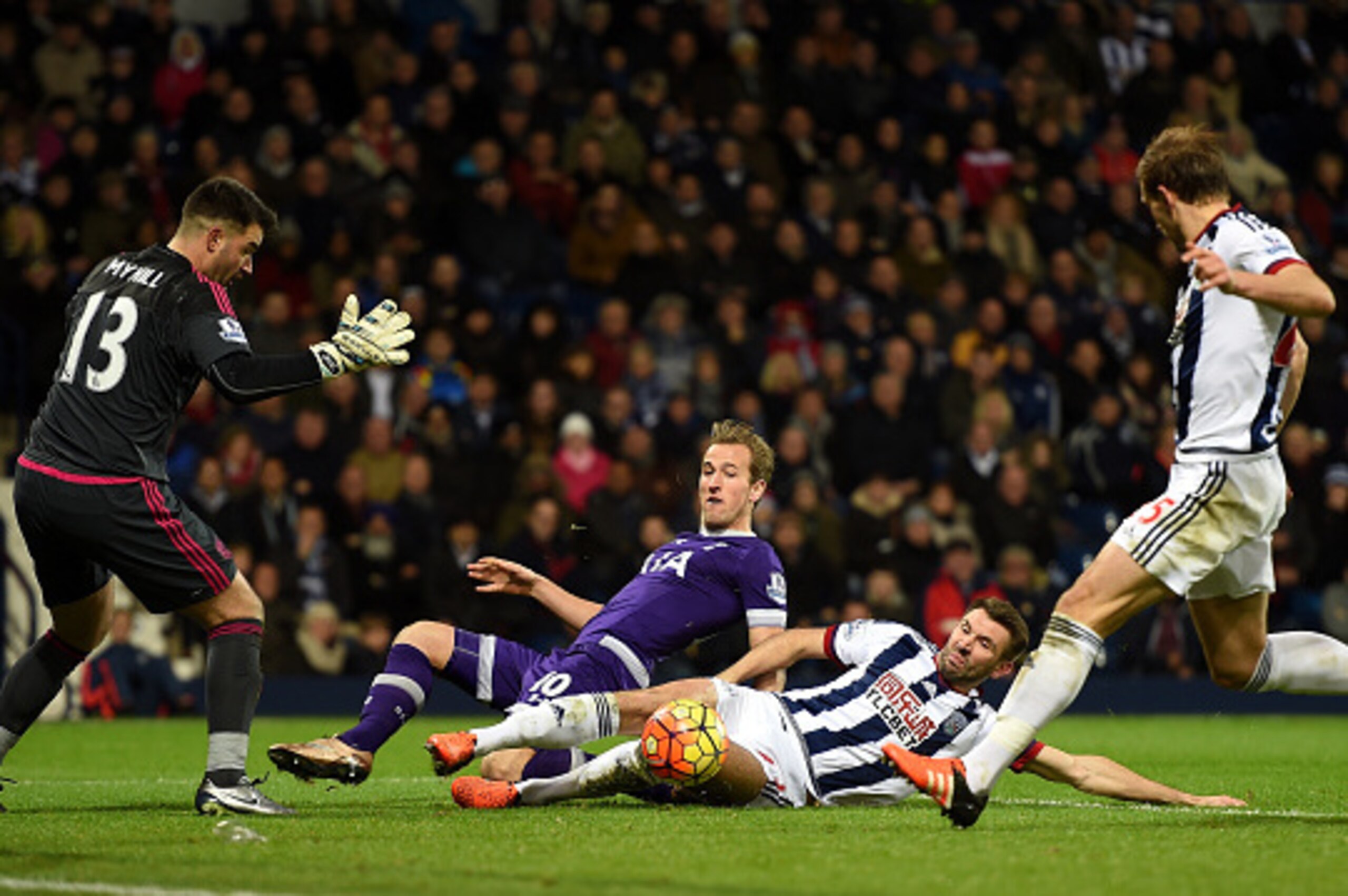WEST BROMWICH, ENGLAND - DECEMBER 05: Harry Kane of Tottenham Hotspur reacts after missing a chance during the Barclays Premier League match between West Bromwich Albion and Tottenham Hotspur at The Hawthorns on December 5, 2015 in West Bromwich, England.