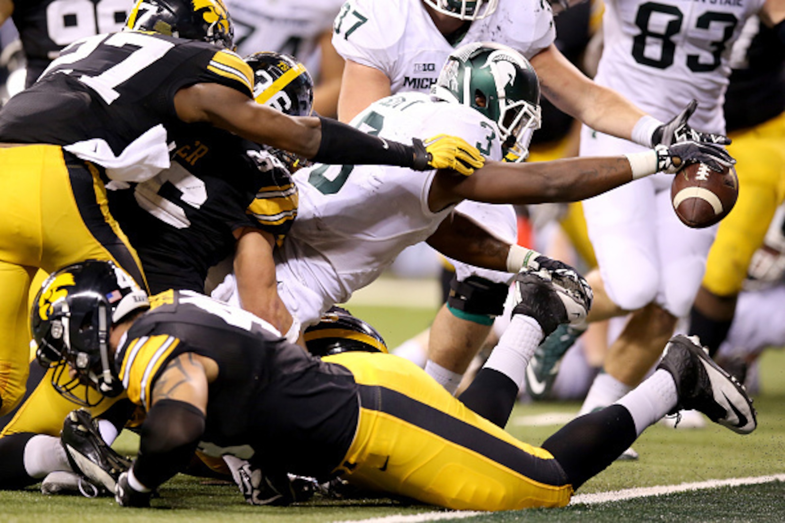 INDIANAPOLIS, IN - DECEMBER 05:  LJ Scott #3 of the Michigan State Spartans reaches into the end zone against the Iowa Hawkeyes in the Big Ten Championship at Lucas Oil Stadium on December 5, 2015 in Indianapolis, Indiana.  (Photo by Andy Lyons/Getty Imag
