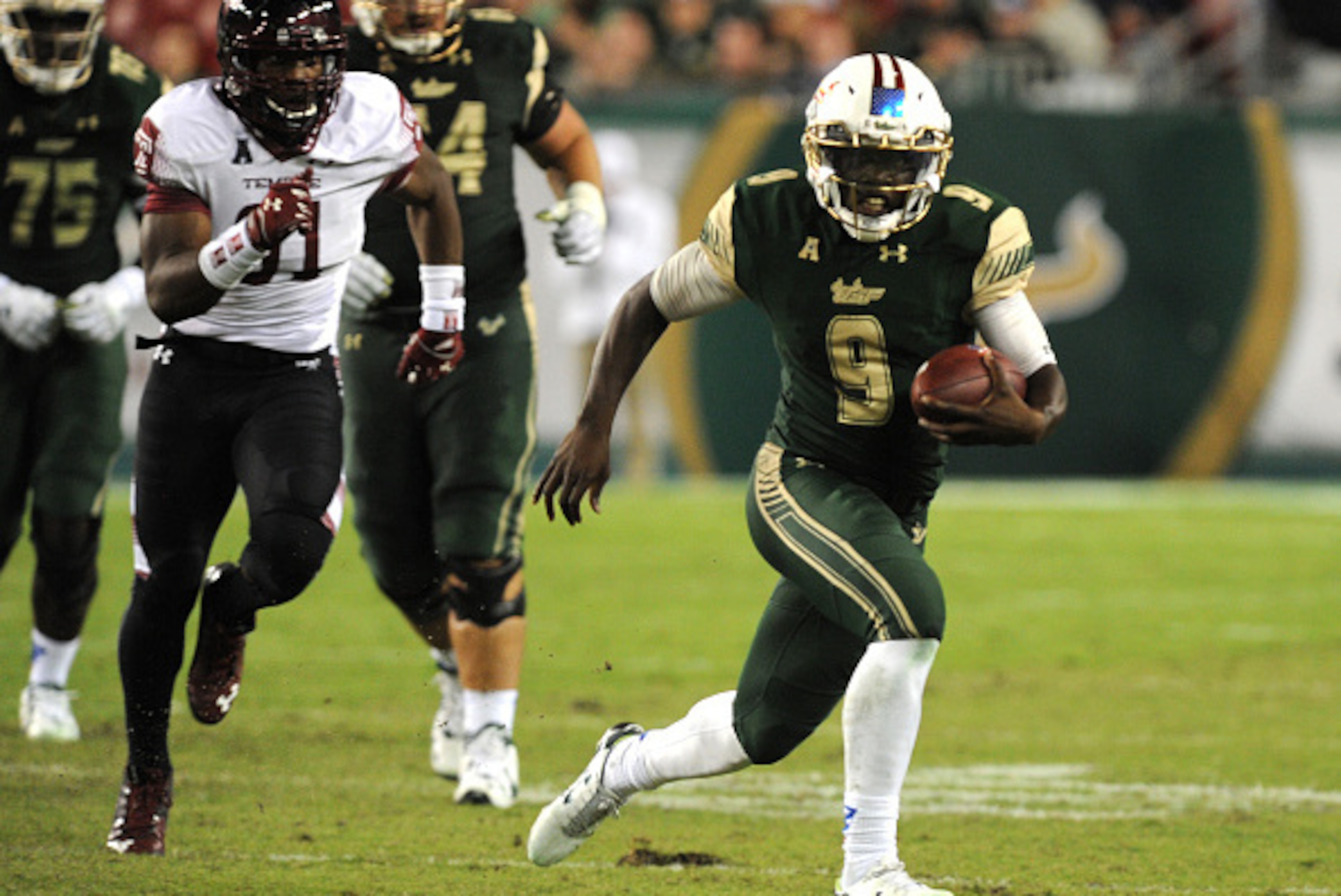 TAMPA, FL - NOVEMBER 14: Quarterback Quinton Flowers #9 of the South Florida Bulls runs with the ball against the Temple Owls in the third quarter at Raymond James Stadium on November 14, 2015 in Tampa, Florida. South Florida beat the Temple Owls 44-23. (